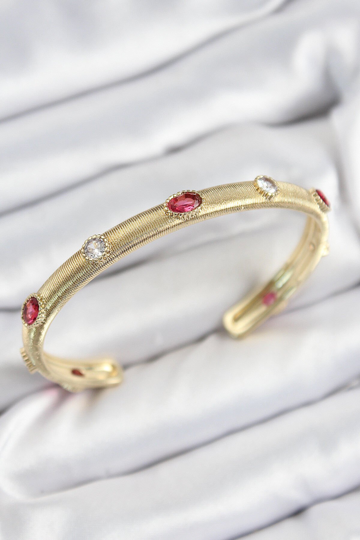 Pirinç Renkli Zirkon Taşlı Vintage Model Gold Renk Kadın Kelepçe - TJ-BB7578