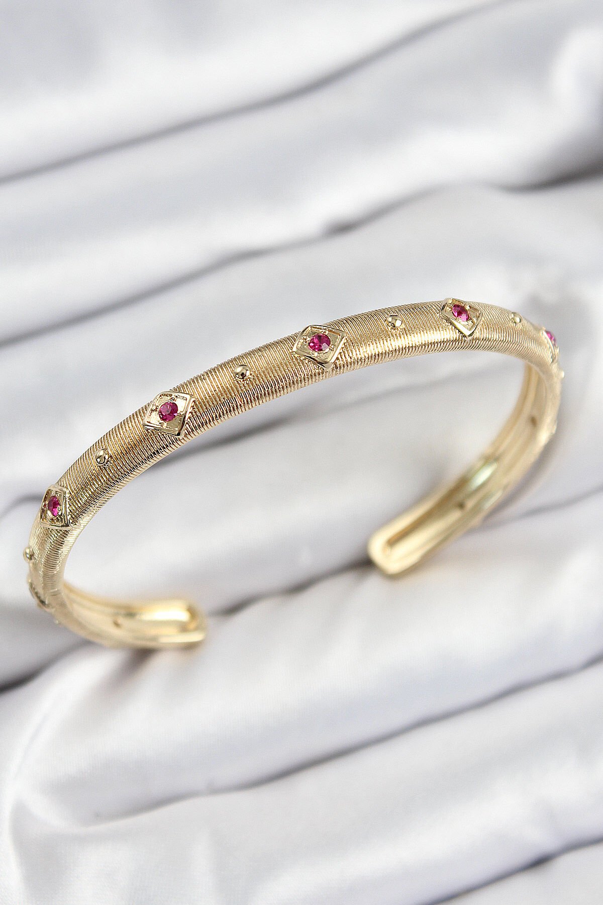 Pirinç Renkli Zirkon Taşlı Vintage Model Gold Renk Kadın Kelepçe - TJ-BB7579