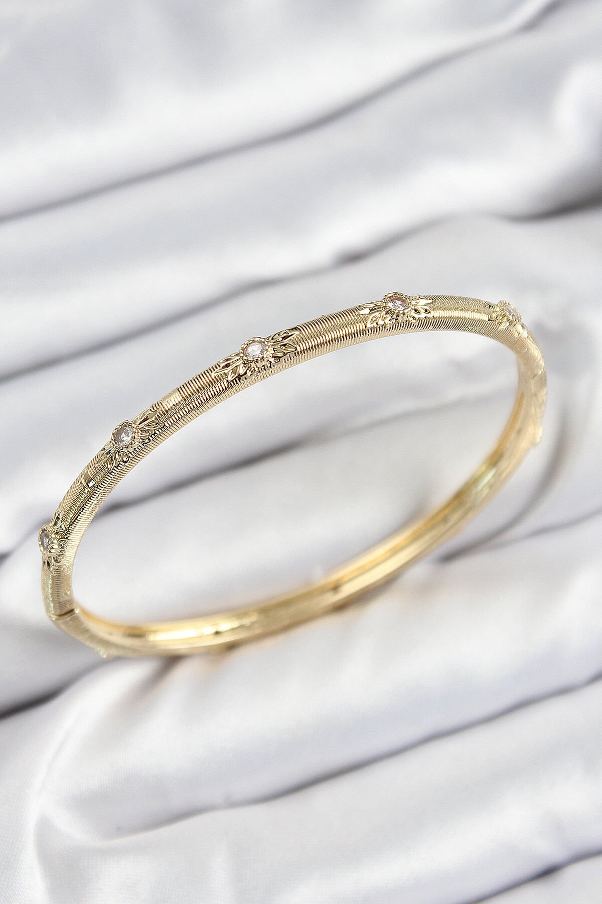 Pirinç Zirkon Taşlı Vintage Model Gold Renk Kadın Kelepçe - TJ-BB7580