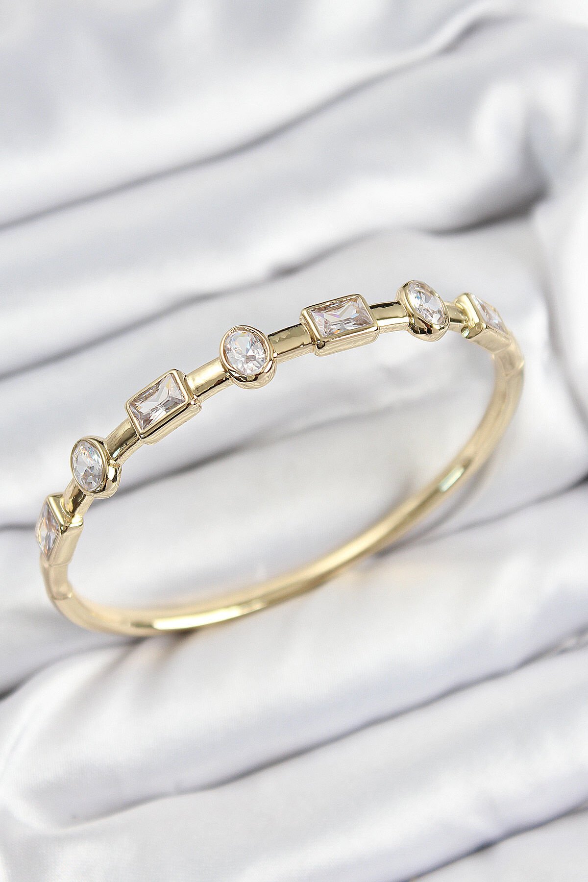 Pirinç Zirkon Taşlı Geometrik Model Model Gold Renk Kadın Kelepçe - TJ-BB7581