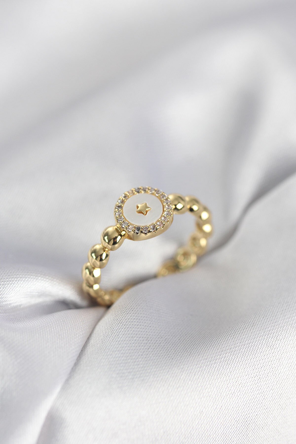 Gold Renk Sedefli Yıldız Model Zirkon Taşlı Kadın Yüzük - TJ-BYK4007