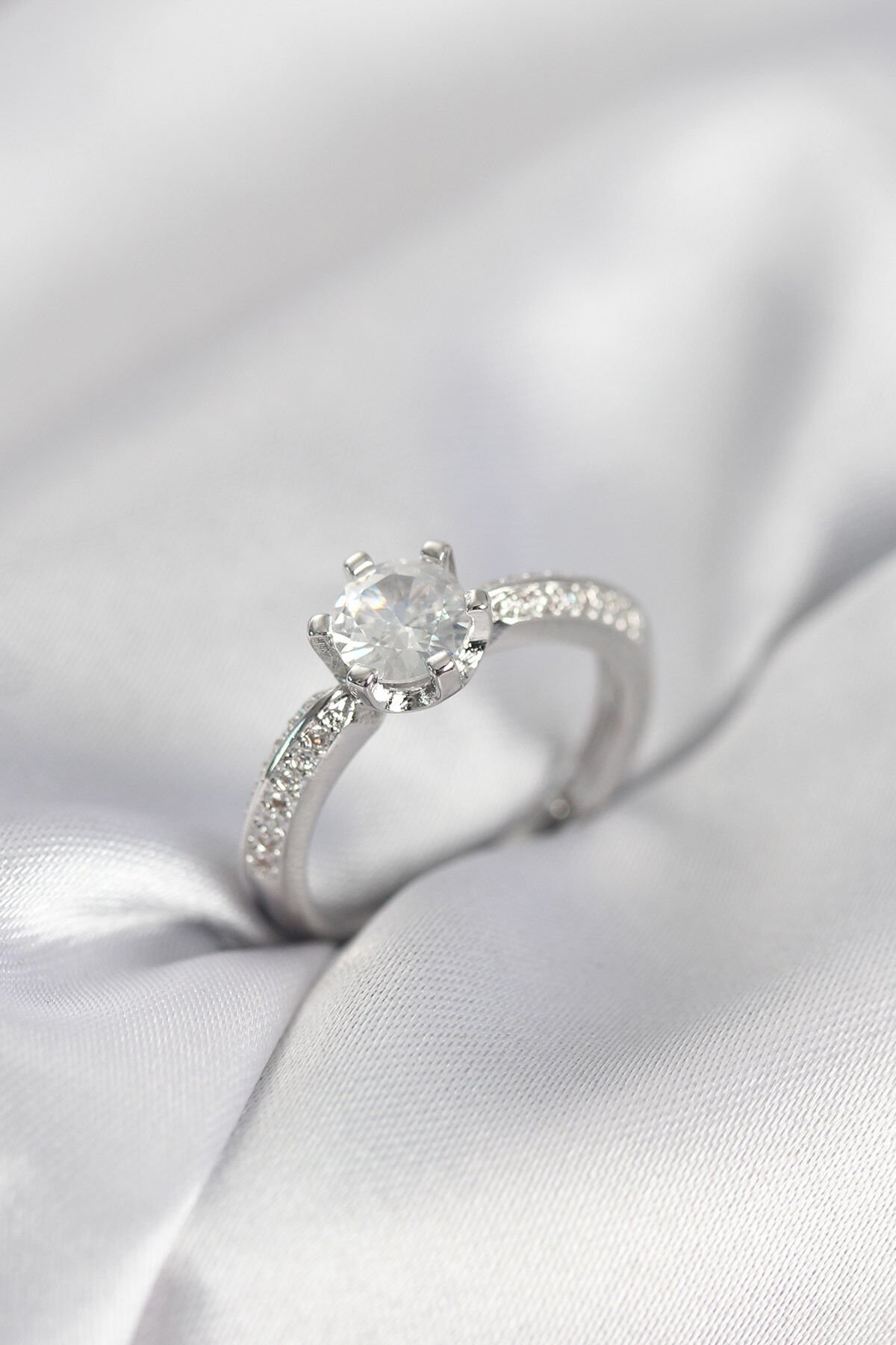 Tek Taş Model Zirkon Taşlı Gümüş Renk Kadın Yüzük - TJ-BYK4017