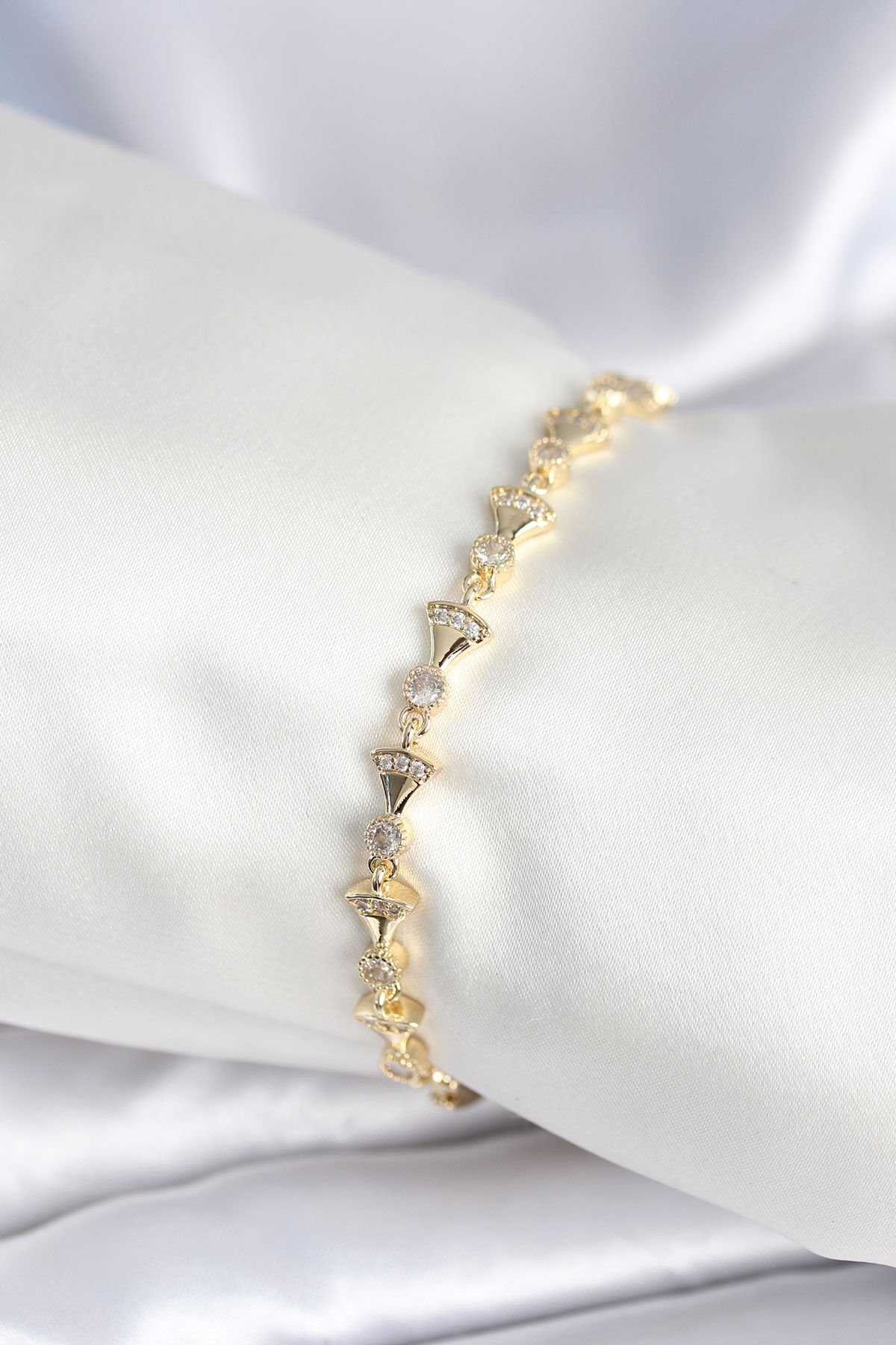 Pirinç Gold Renk Yelpaze Model Kadın Bileklik - TJ-BB7964