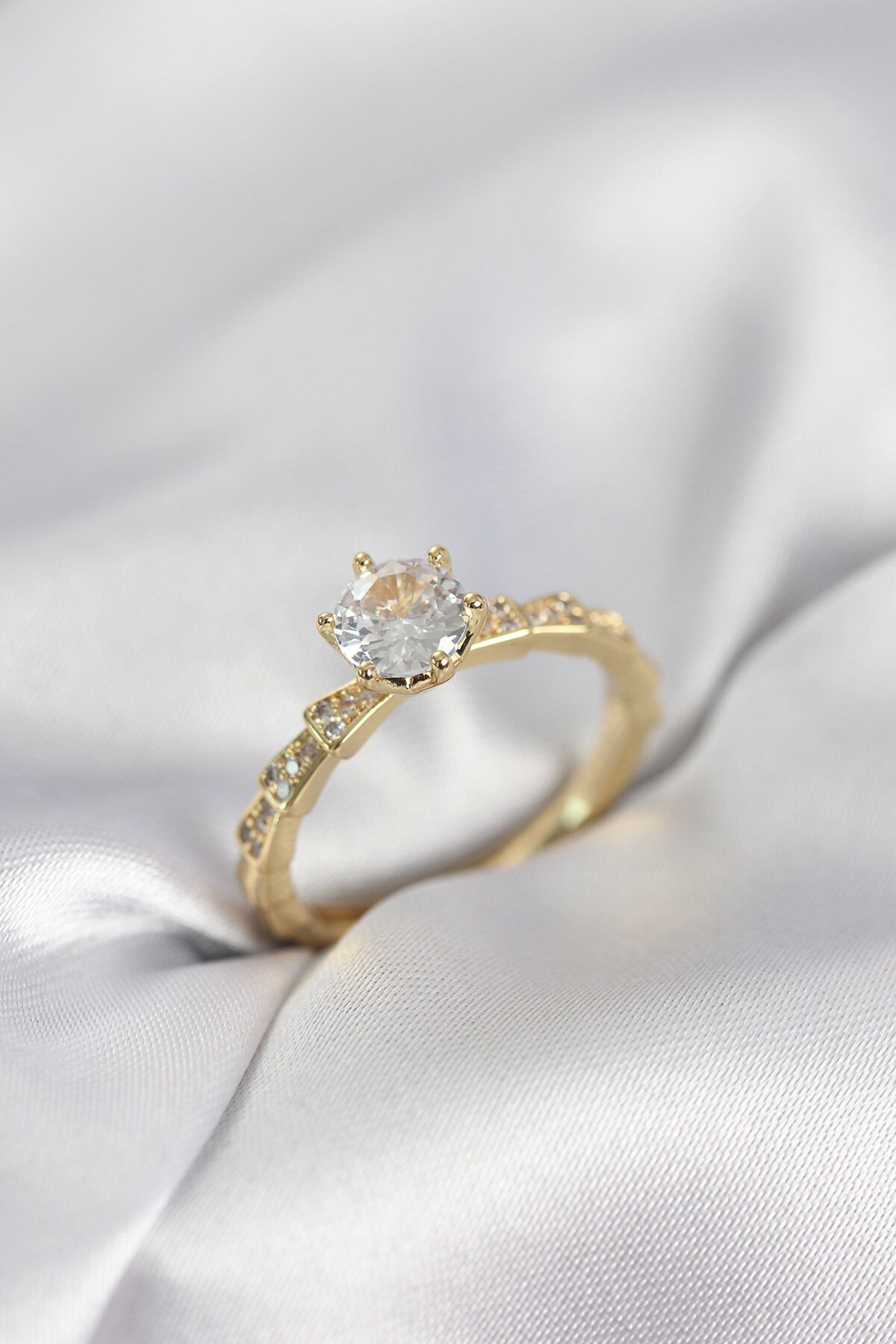 Gold Renk Zirkon Taşlı Tek Taş Model Kadın Yüzük - TJ-BYK4026