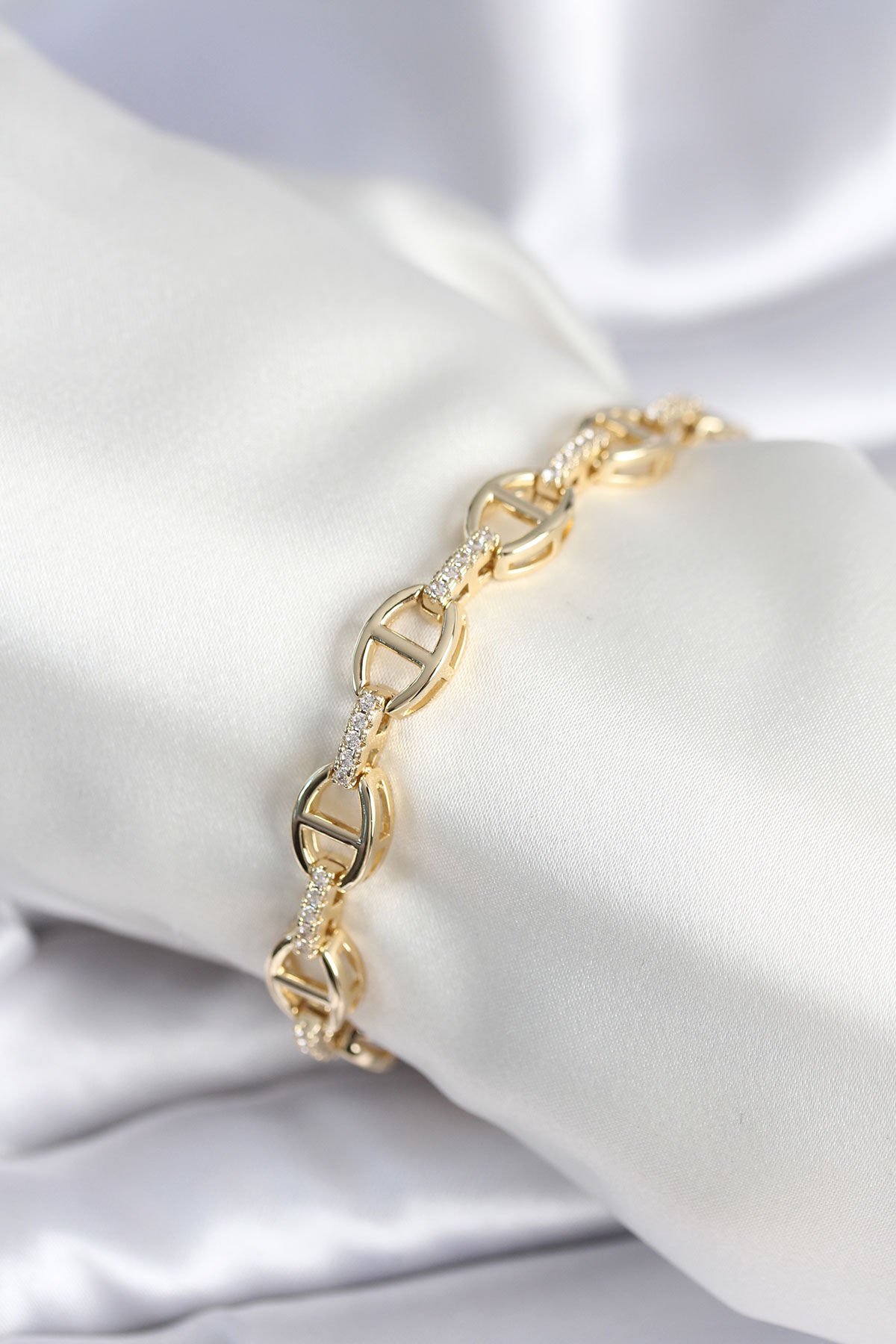 Pirinç Gold Renk Parçalı Zincir Model Kadın Bileklik - TJ-BB7966