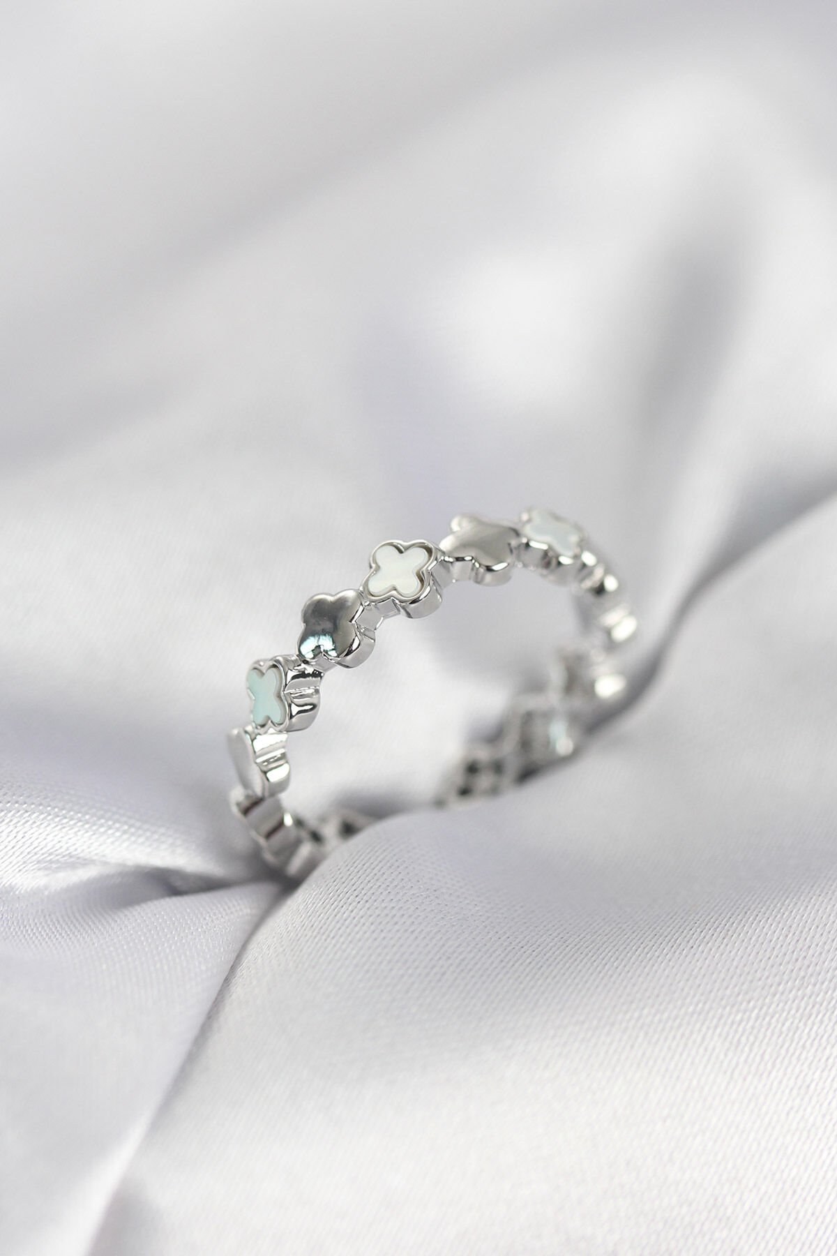 Gümüş Renk Sedefli Yonca Model Kadın Yüzük - TJ-BYK4029