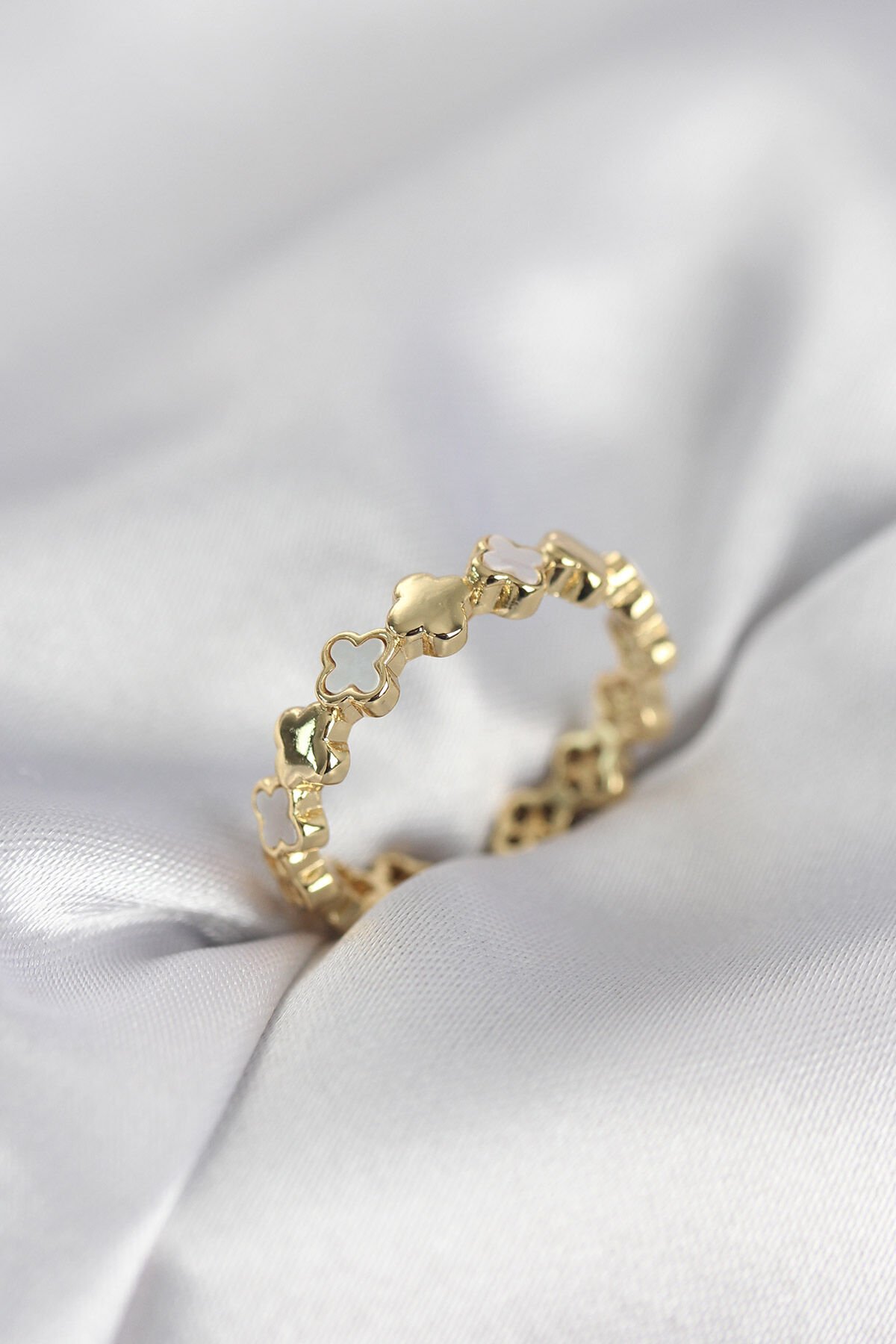 Gold Renk Sedefli Yonca Model Kadın Yüzük - TJ-BYK4030