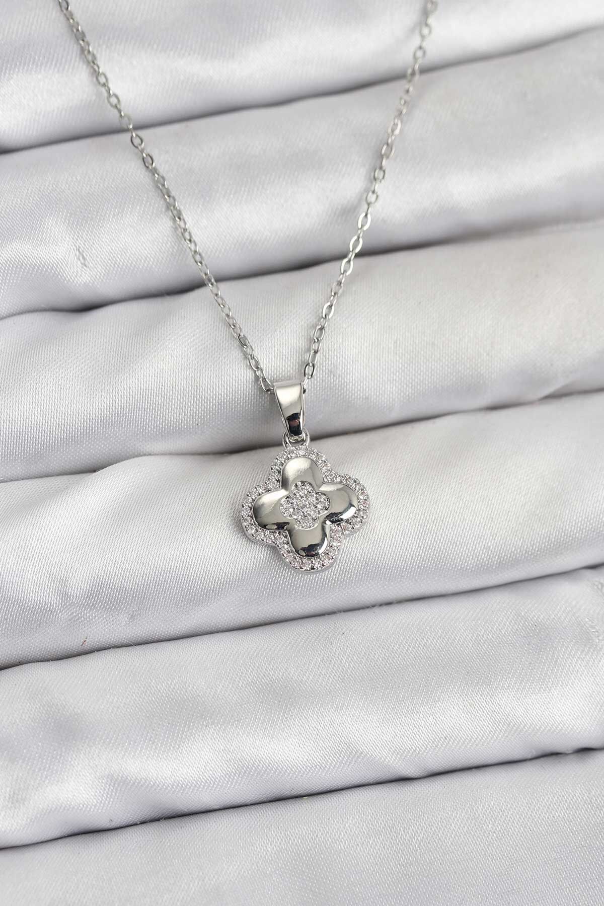 316L Çelik Zincir Gümüş Renk Zirkon Taşlı Yonca Model Kadın Kolye - TJ-BKO10768