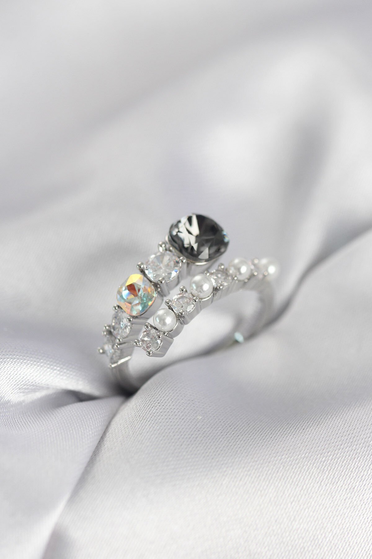 Gümüş Renk Pirinç Zirkon Taşlı İncili Kadın Yüzük - TJ-BYK4035