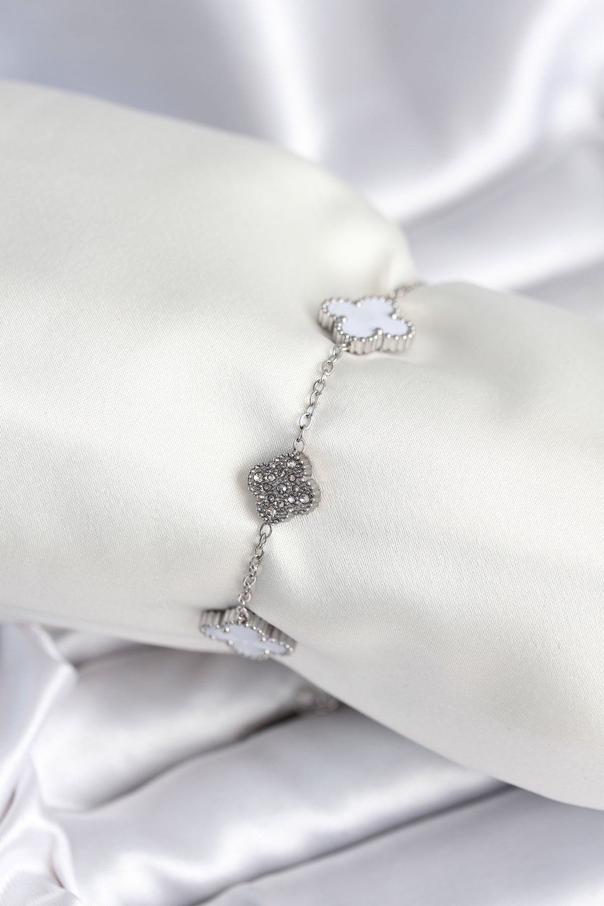 316L Çelik Zincir Gümüş Renk Zirkon Taşlı Yonca Beyaz Kadın Bileklik - TJ-BB7978