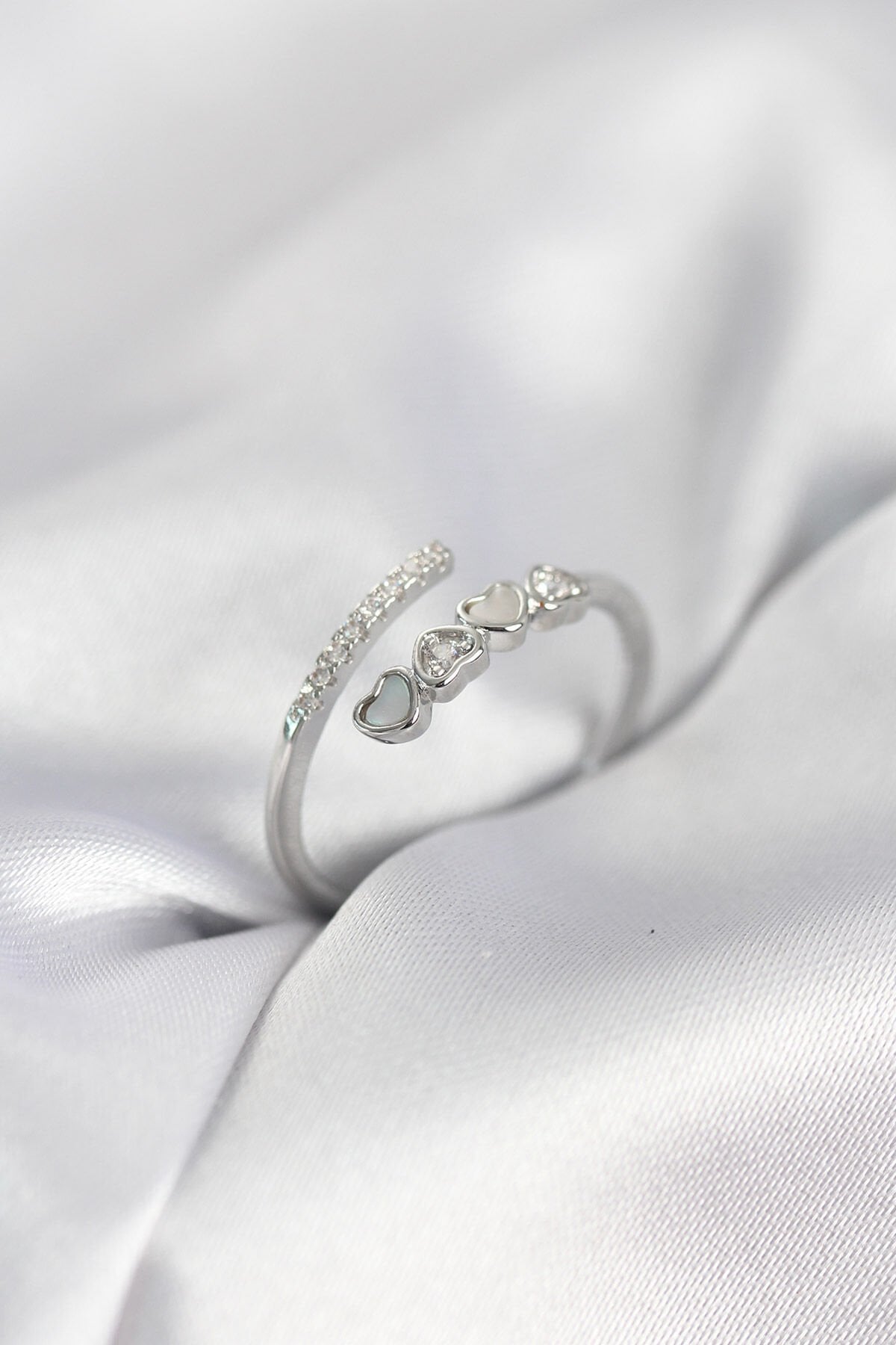 Gümüş Renk Zirkon Taşlı Minimal Kalp Model Kadın Yüzük - TJ-BYK4041