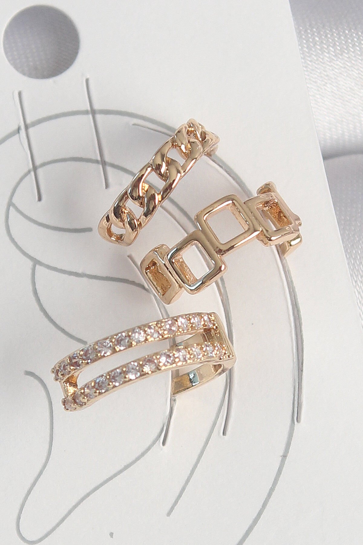 Pirinç Gold Renk Zirkon Taşlı Kare Zincir Model Kadın Kıkırdak Küpe - TJ-BKP10588