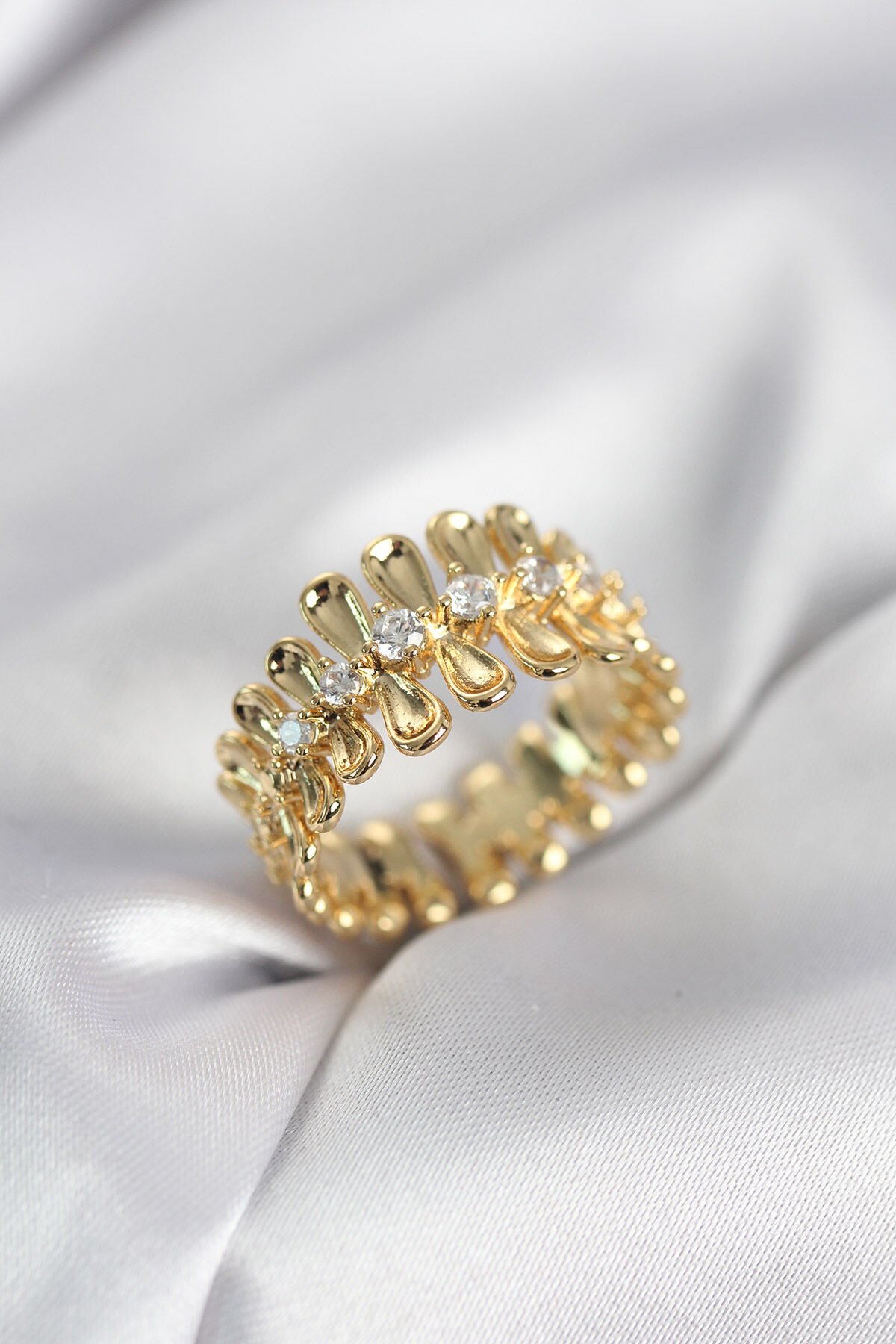 Gold Renk Zirkon Taşlı Sıralı Damla Model Kadın Yüzük - TJ-BYK4046