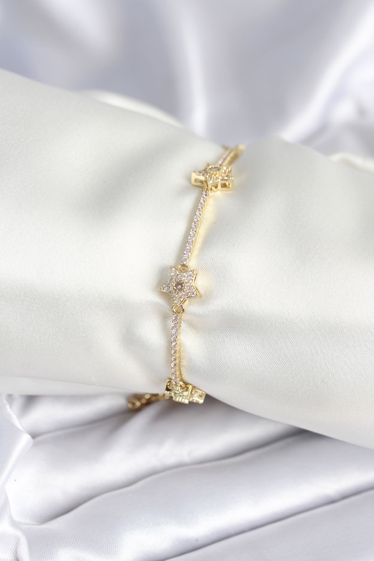 Pirinç Gold Renk Yıldız Model Kadın Bileklik - TJ-BB7986