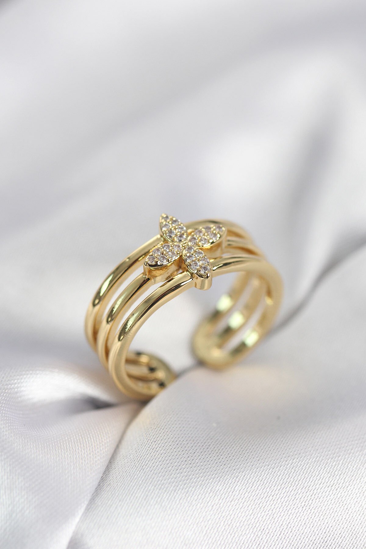 Gold Renk Zirkon Taşlı Yonca Model Kadın Yüzük - TJ-BYK4054