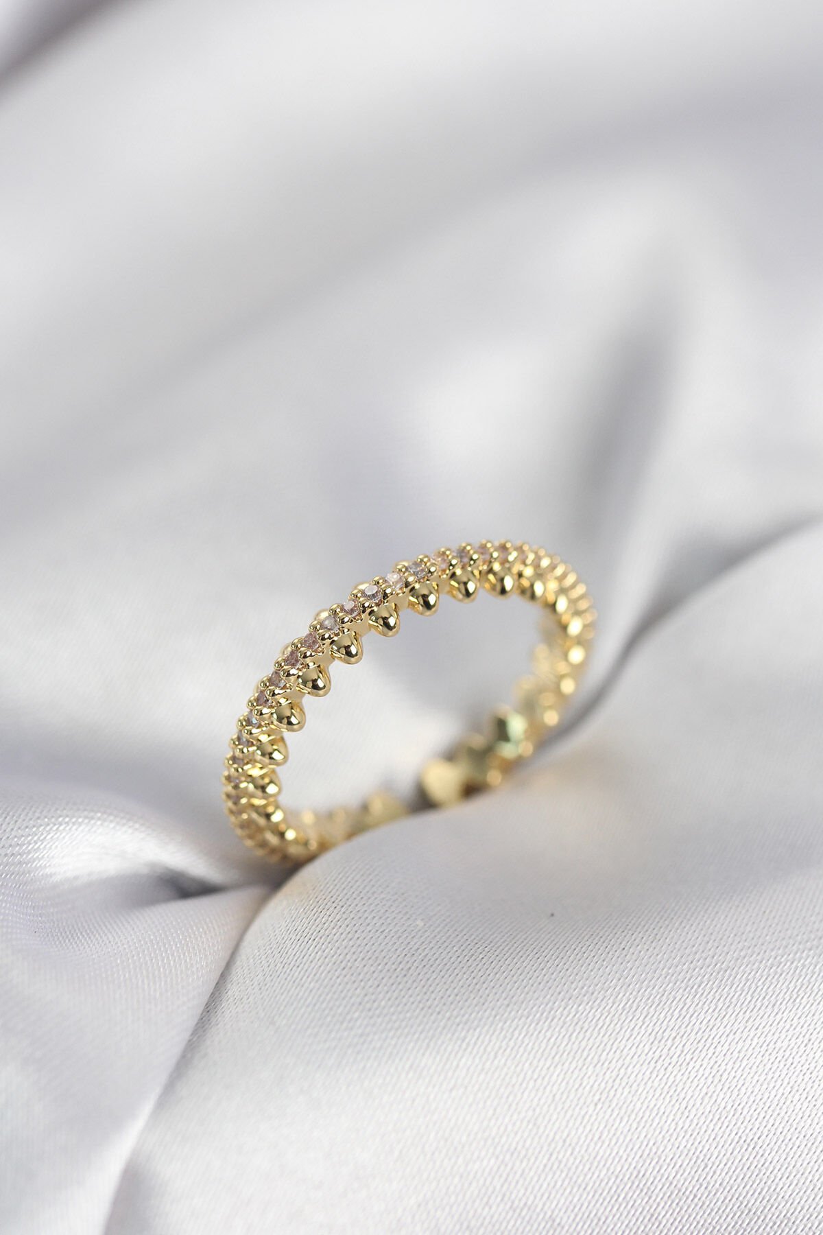 Gold Renk Sıralı Zirkon Taşlı Model Kadın Yüzük - TJ-BYK4060