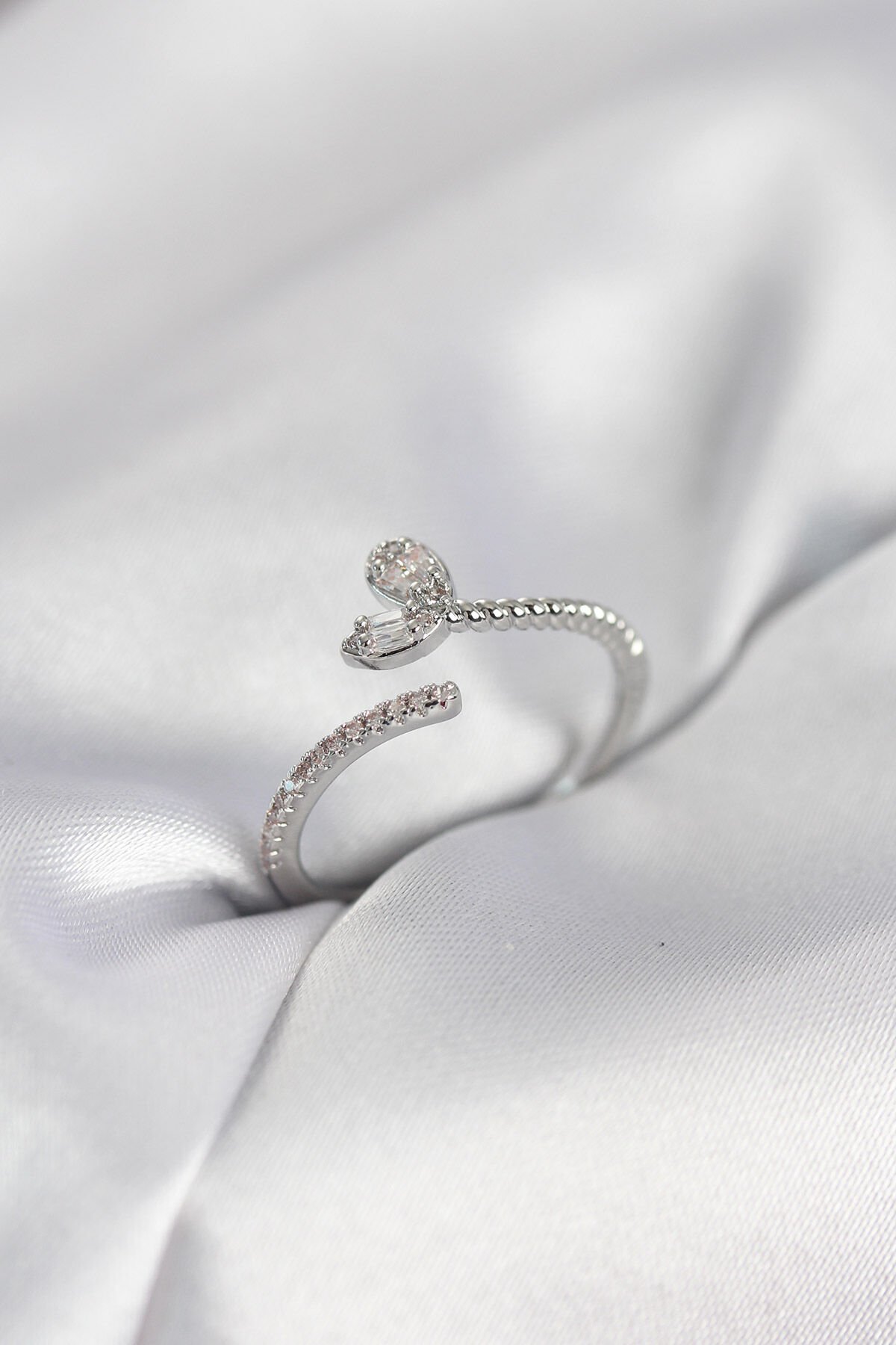 Gümüş Renk Pirinç Kuyruklu Kalp Model Kadın Yüzük - TJ-BYK4065