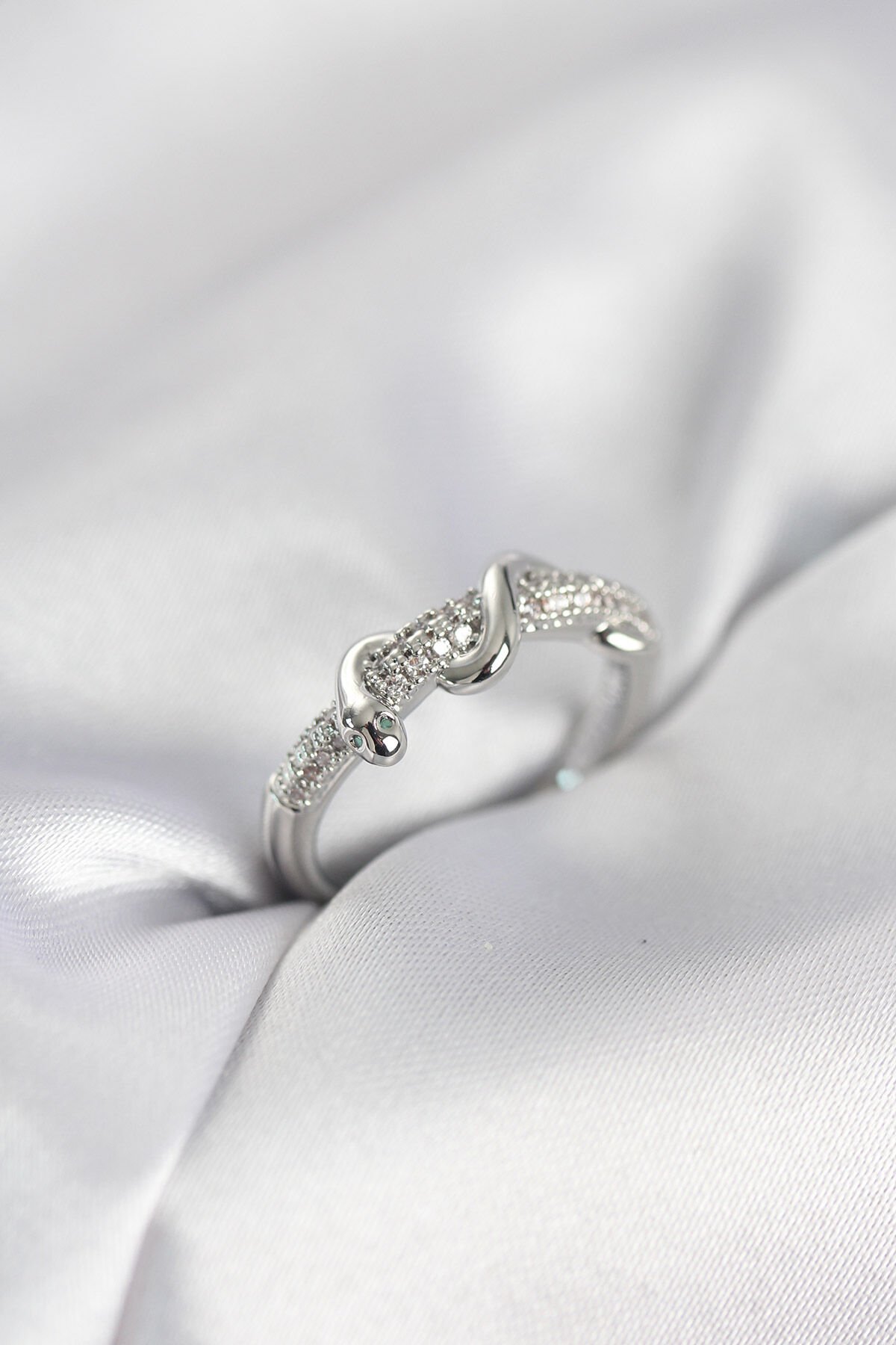 Gümüş Renk Zirkon Taşlı Sarmal Yılan Model Kadın Yüzük - TJ-BYK4067