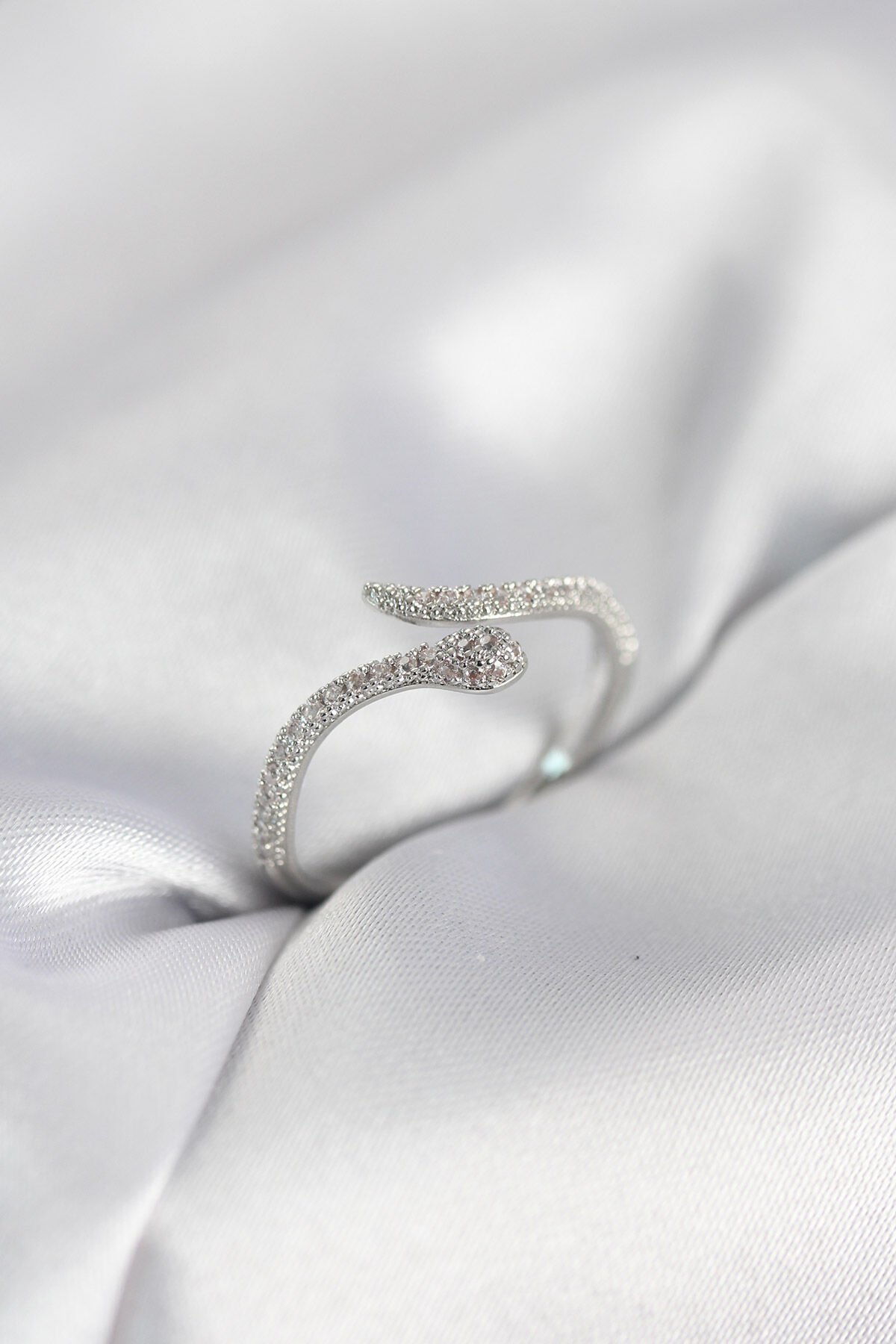 Gümüş Renk Yılan Model Zirkon Taşlı Kadın Yüzük - TJ-BYK4071