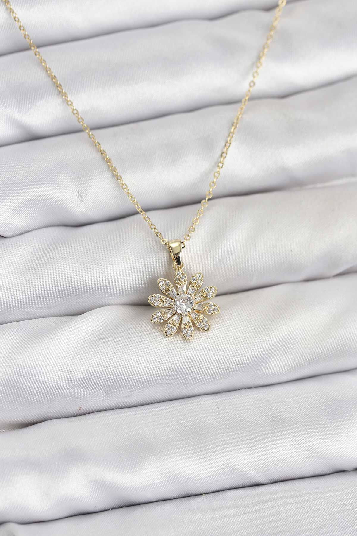 Pirinç Gold Renk Çiçek Model Kadın Kolye - TJ-BKO10805