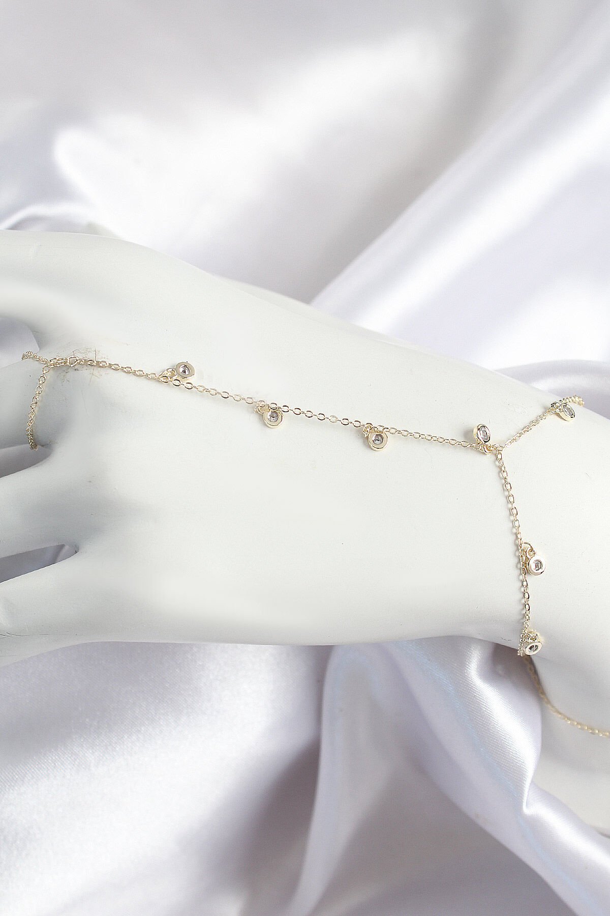 Pirinç Zirkon Taşlı Sallantılı Model Gold Renk Kadın Şahmeran - TJ-SN695