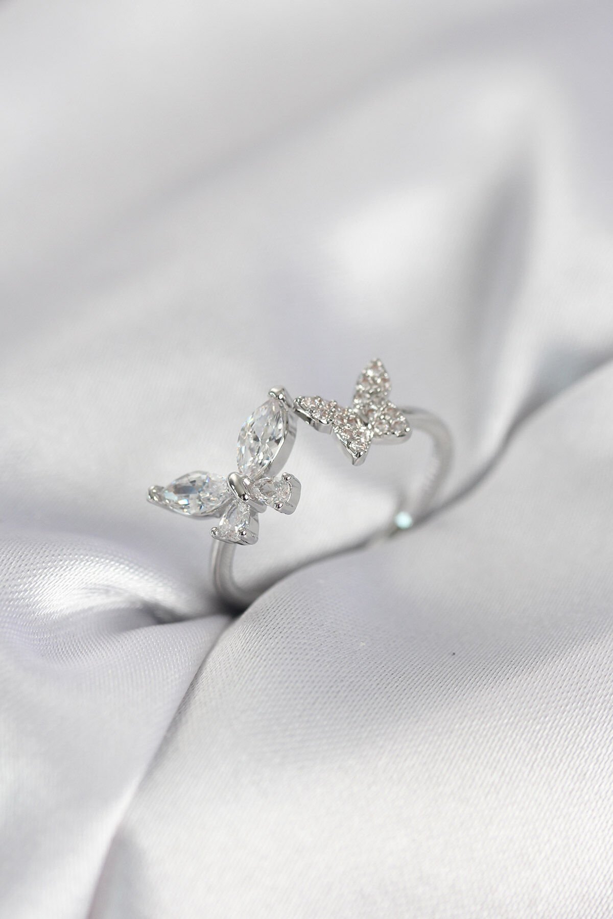 Kelebek Model Zirkon Taşlı Gümüş Renk Kadın Yüzük - TJ-BYK4077