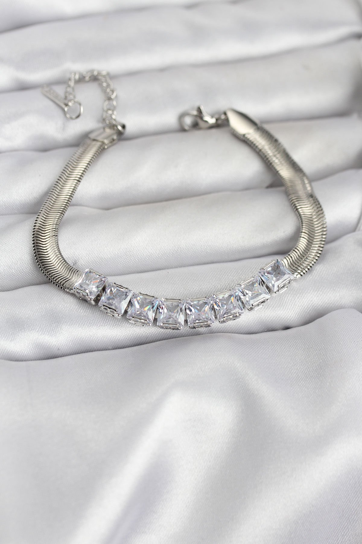 316L Çelik Gümüş Renk Kare Zirkon Taşlı Yılan Zincirli Kadın Bileklik - TJ-BB8153