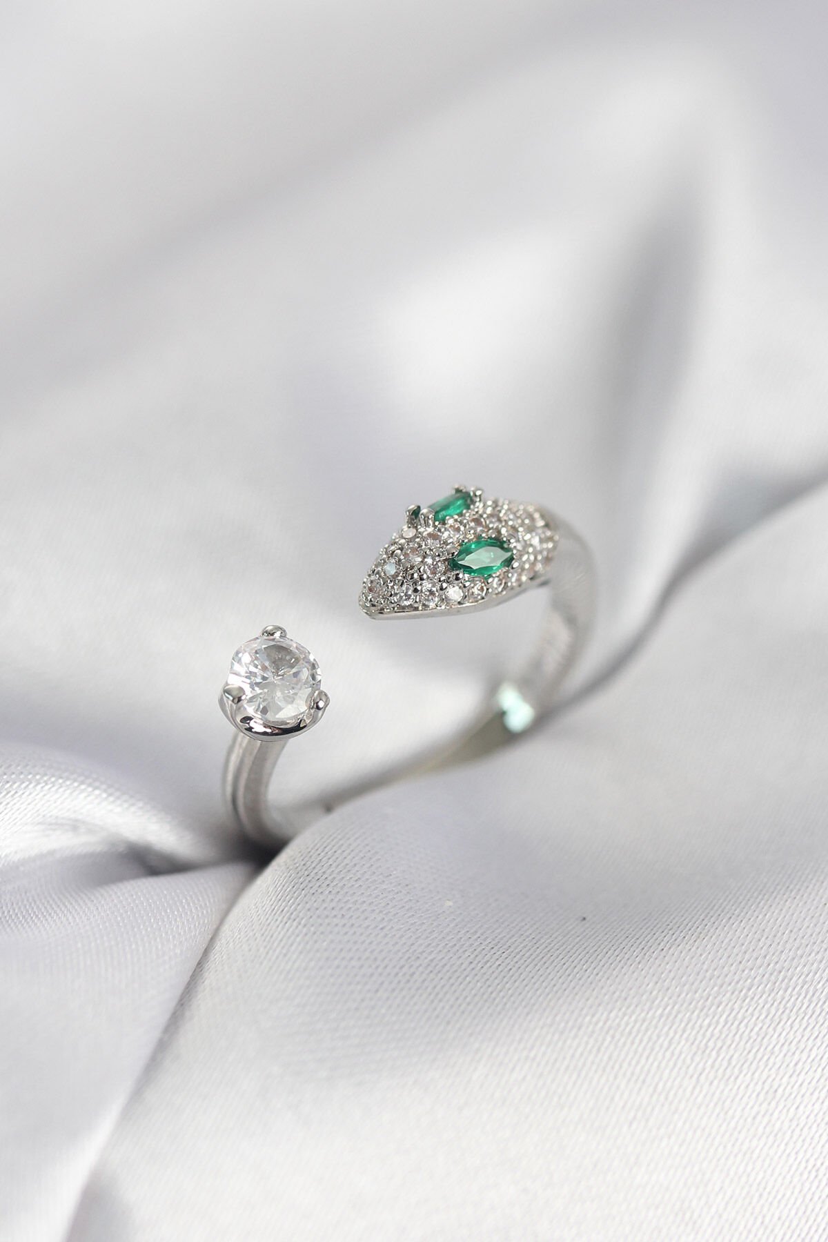 Yılan Model Zirkon Taşlı Gümüş Renk Kadın Yüzük - TJ-BYK4079