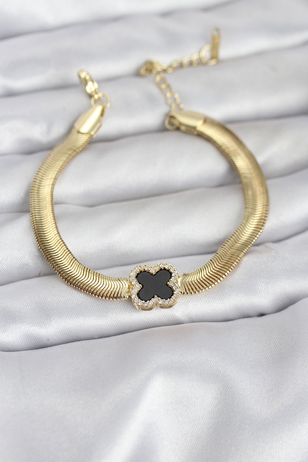 316L Çelik Gold Renk Siyah Yonca Model Zirkon Taşlı Yılan Zincirli Kadın Bileklik - TJ-BB8156