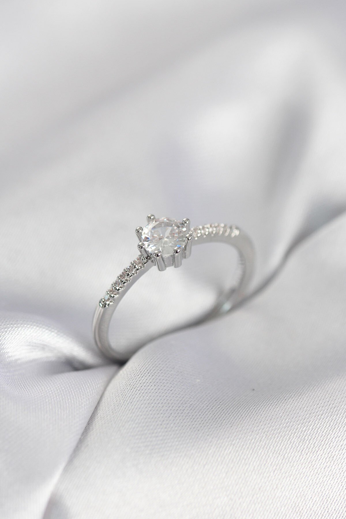 Tek Taş Model Gümüş Renk Zirkon Taşlı Kadın Yüzük - TJ-BYK4087