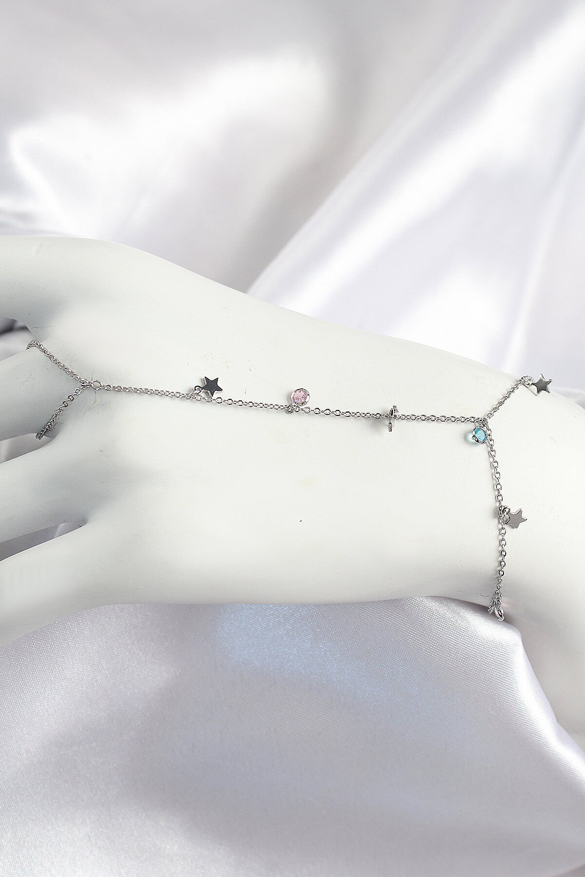 Pirinç Renkli Zirkon Taşlı Sallantılı Yıldızlı Model Gümüş Renk Kadın Şahmeran - TJ-SN708