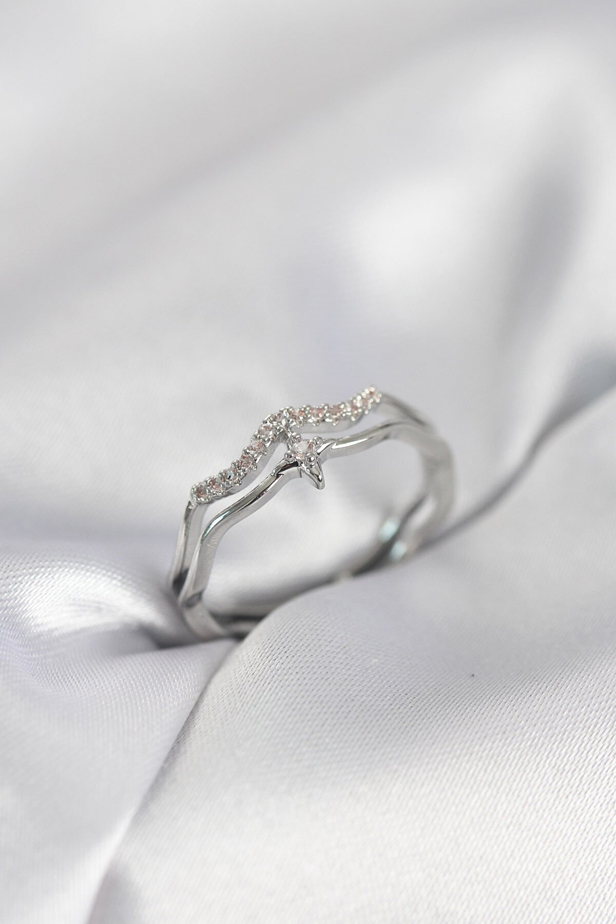 Minimal Yıldız Model Gümüş Renk Zirkon Taşlı Kadın Yüzük - TJ-BYK4089