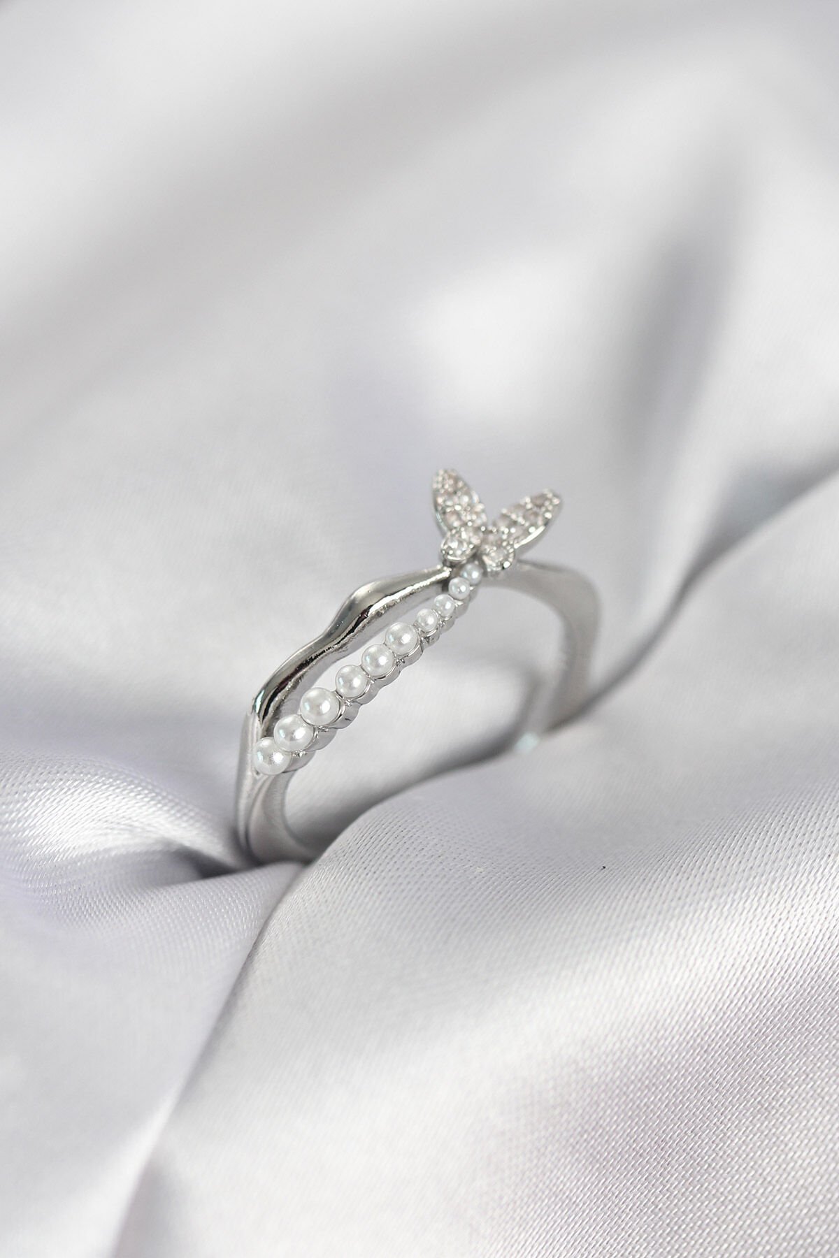 Gümüş Renk Kuyruklu Kelebek Model İncili Kadın Yüzük - TJ-BYK4091