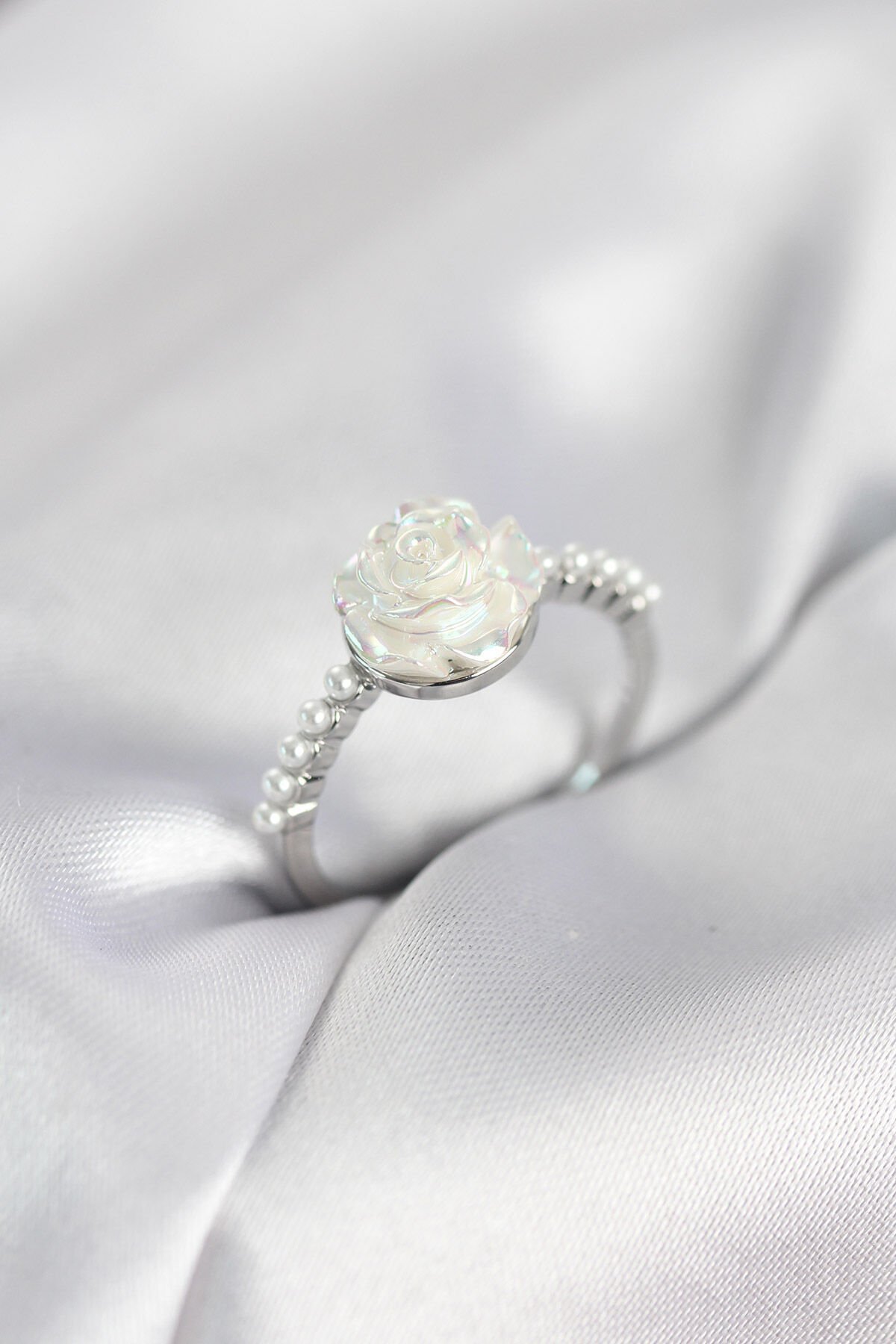 Gümüş Renk Gül Model İncili Kadın Yüzük - TJ-BYK4093