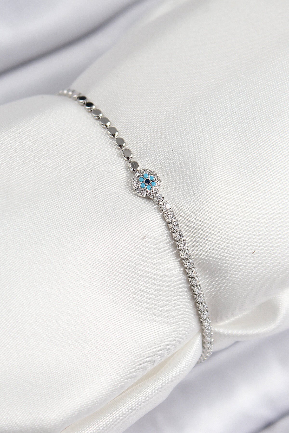 Pirinç Zirkon Taşlı Nazar Model Ezme Zincir Gümüş Renk Kadın Bileklik - TJ-BB7584