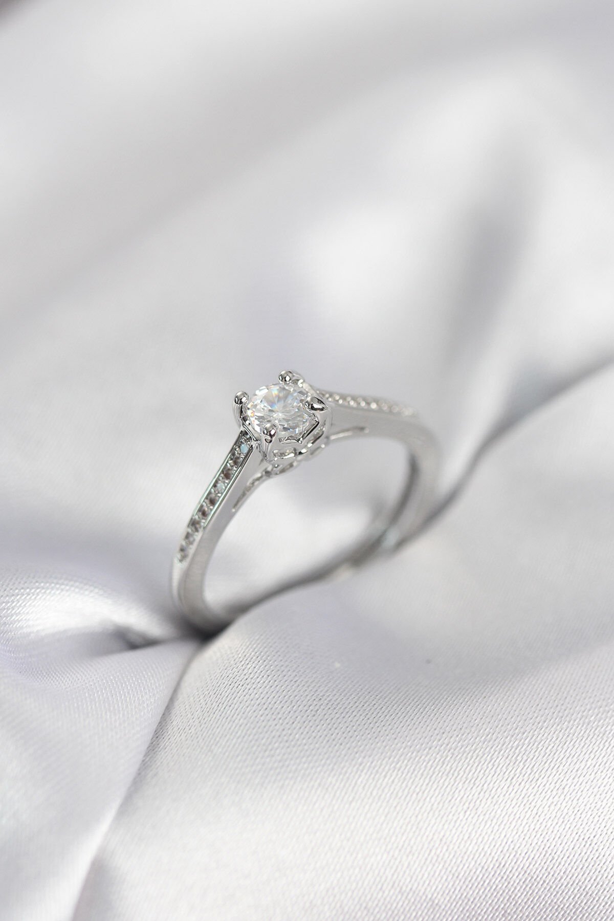 Tek Taş Gümüş Renk Zirkon Taşlı Model Kadın Yüzük - TJ-BYK4104