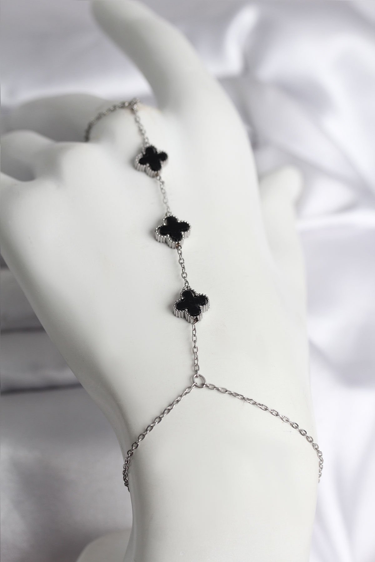 316L Çelik Gümüş Renk Siyah Yonca Model Kadın Şahmeran - TJ-SN737