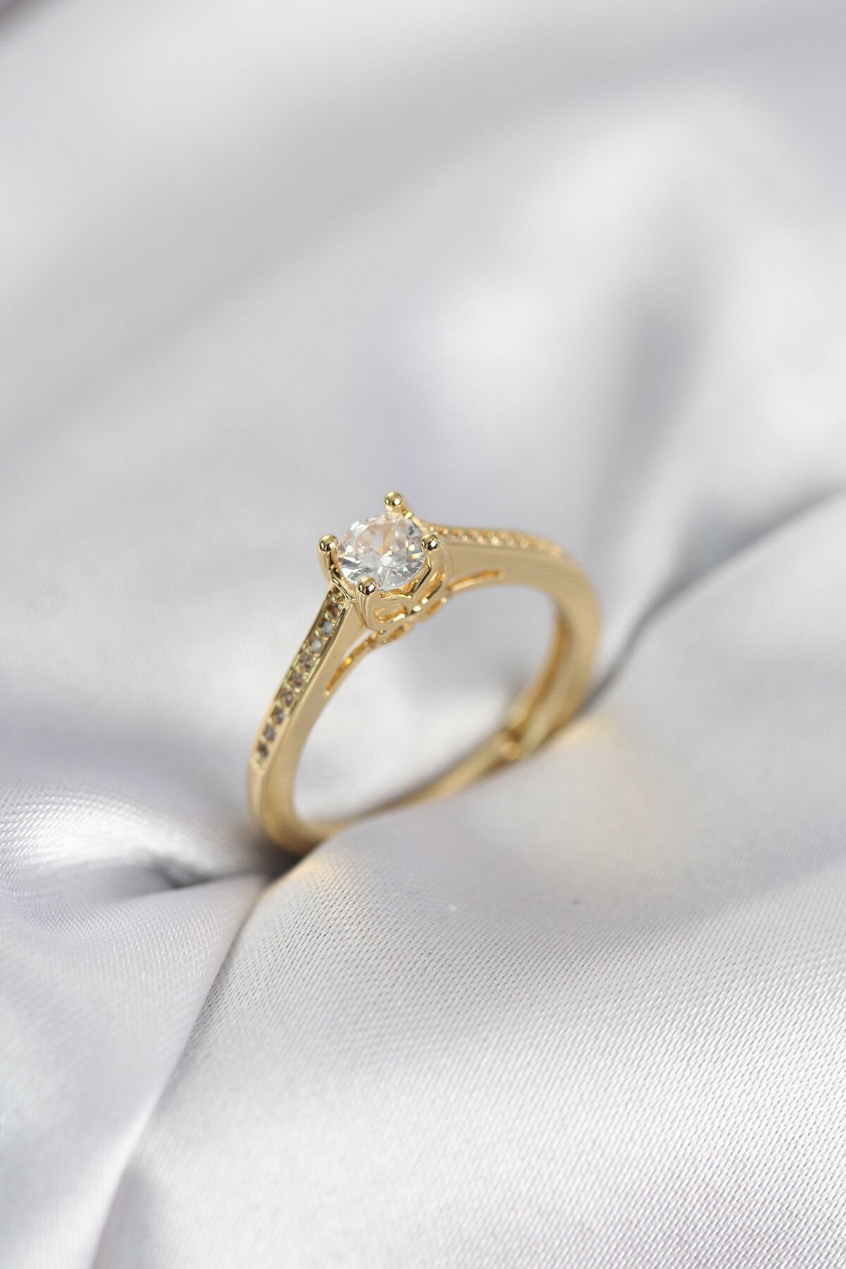 Tek Taş Gold Renk Zirkon Taşlı Model Kadın Yüzük - TJ-BYK4105