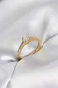 Tek Taş Gold Renk Zirkon Taşlı Model Kadın Yüzük - TJ-BYK4105