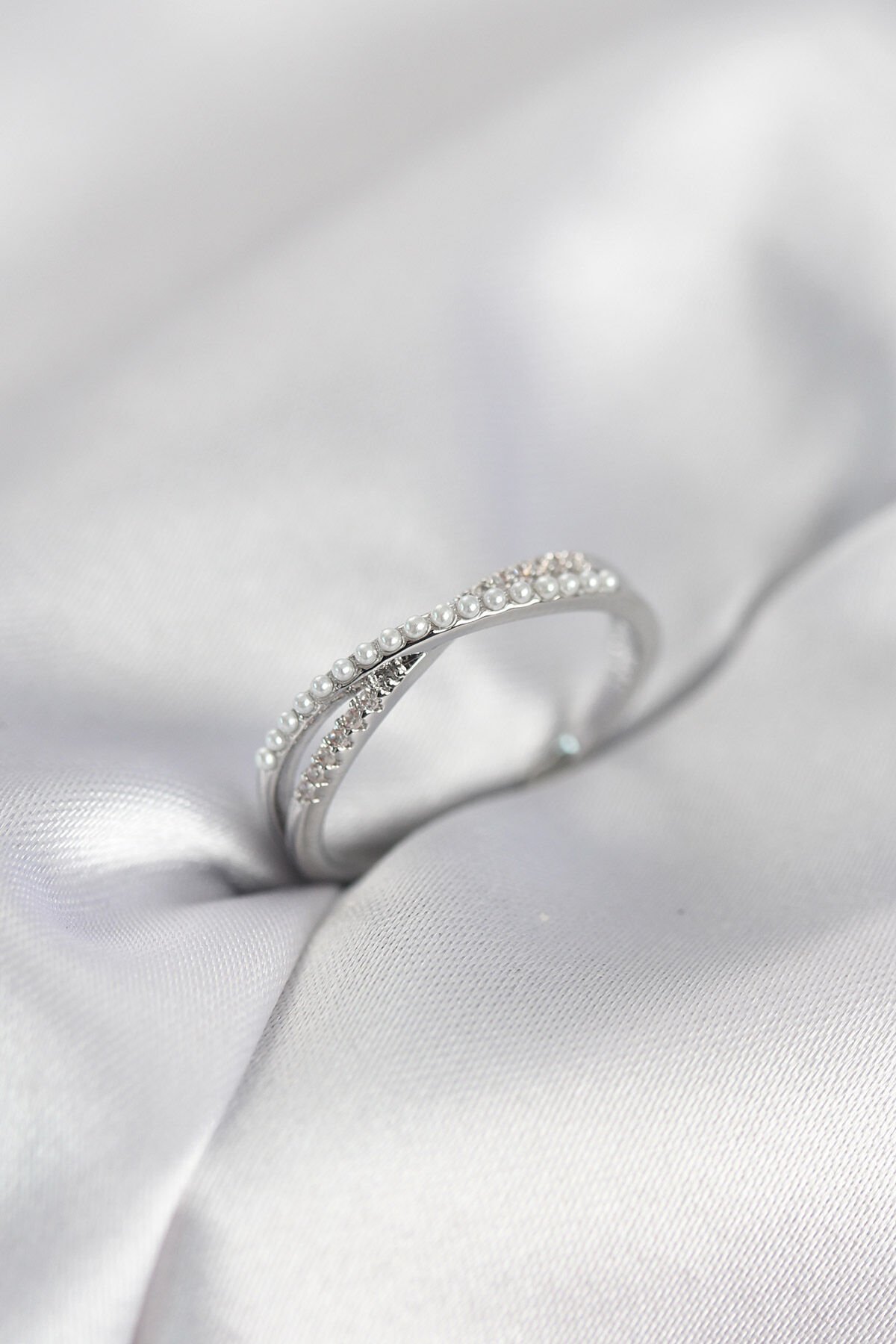 İncili ve Zirkon Taşlı Gümüş Renk Kadın Yüzük - TJ-BYK4106