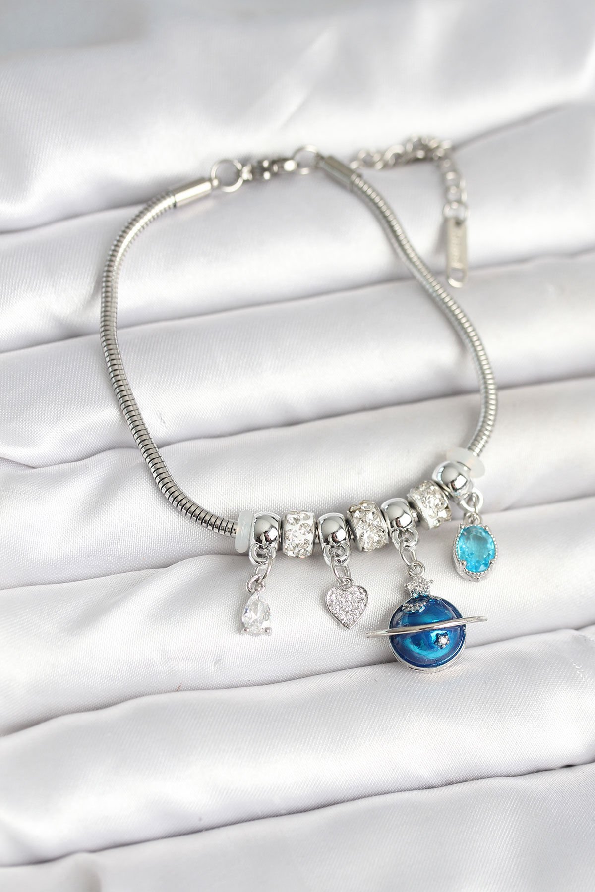 Pirinç Gümüş Renk Dünya Charmlı Kadın Bileklik - TJ-BB7988