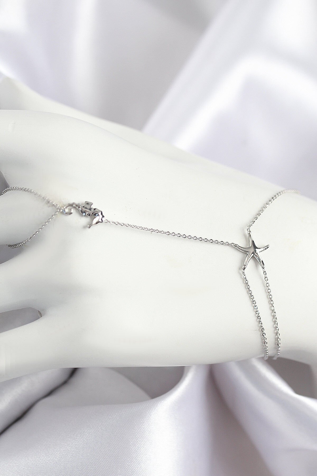 Pirinç Zirkon Taşlı Deniz Atı Ve Yıldız Model Gümüş Renk Şahmeran - TJ-SN712