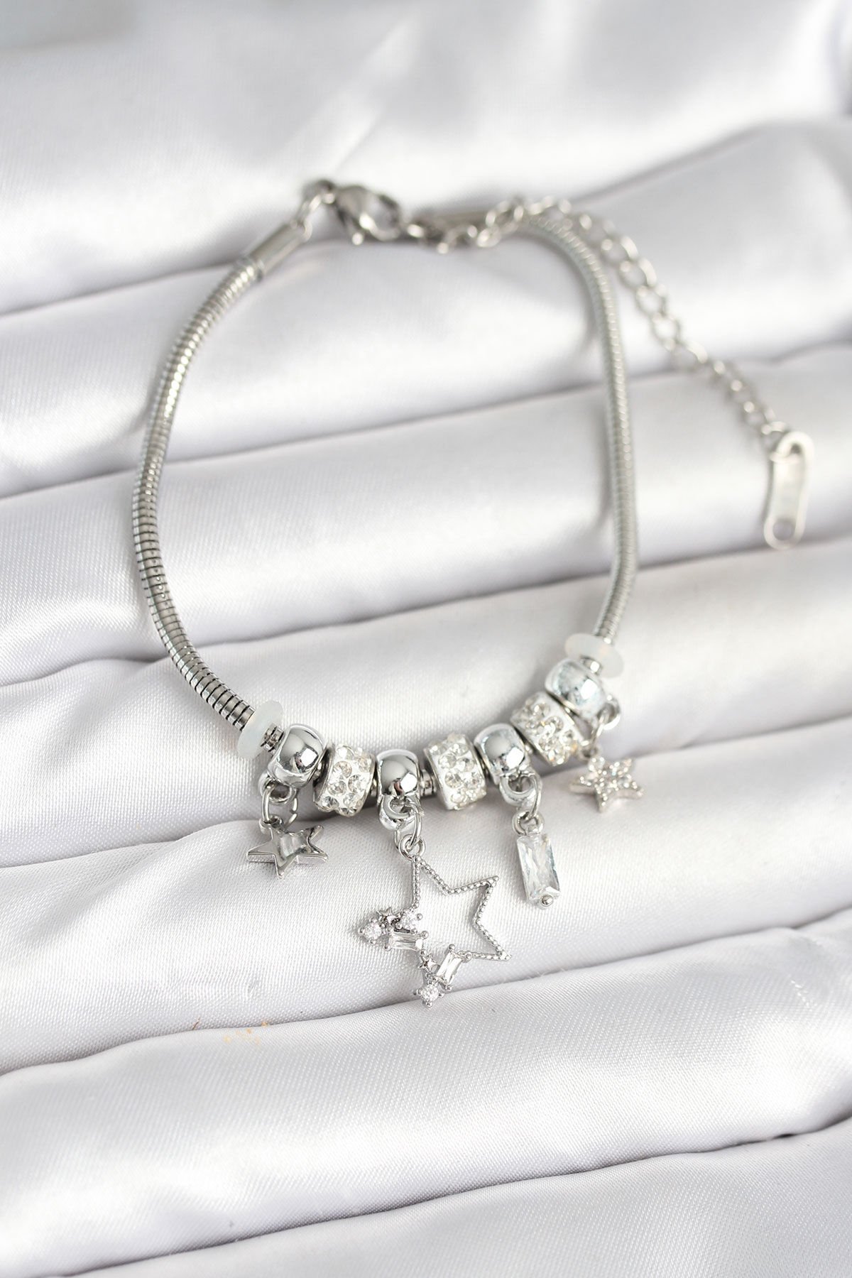 Pirinç Gümüş Renk Yıldız Charmlı Kadın Bileklik - TJ-BB7994