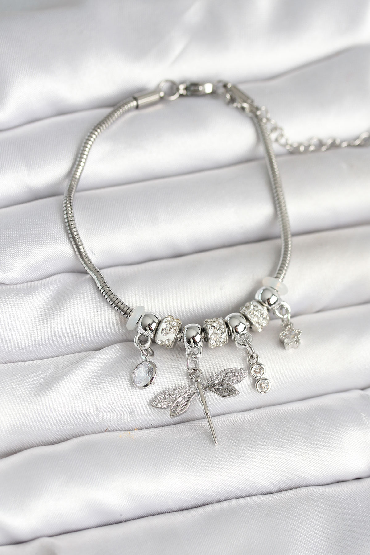 Pirinç Gümüş Renk Yusufçuk Charmlı Kadın Bileklik - TJ-BB7996