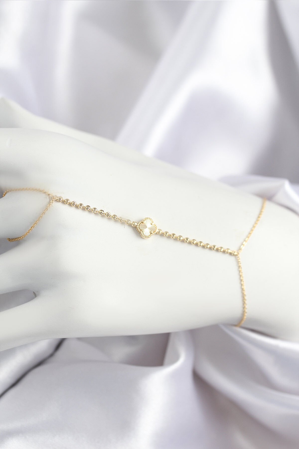 Pirinç Zirkon Taşlı Yonca Model Gold Renk Şahmeran - TJ-SN715