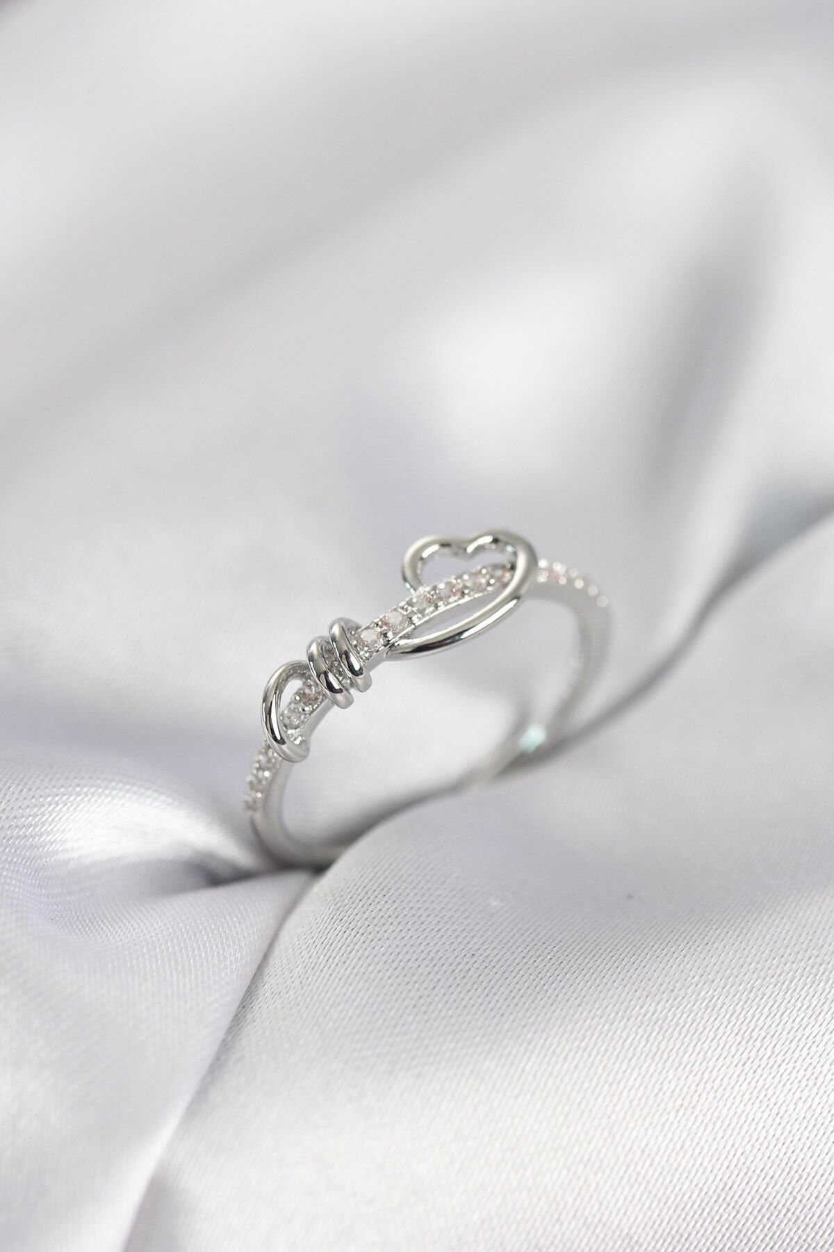 Sarmal Kalp Model Zirkon Taşlı Gümüş Renk Kadın Yüzük - TJ-BYK4118