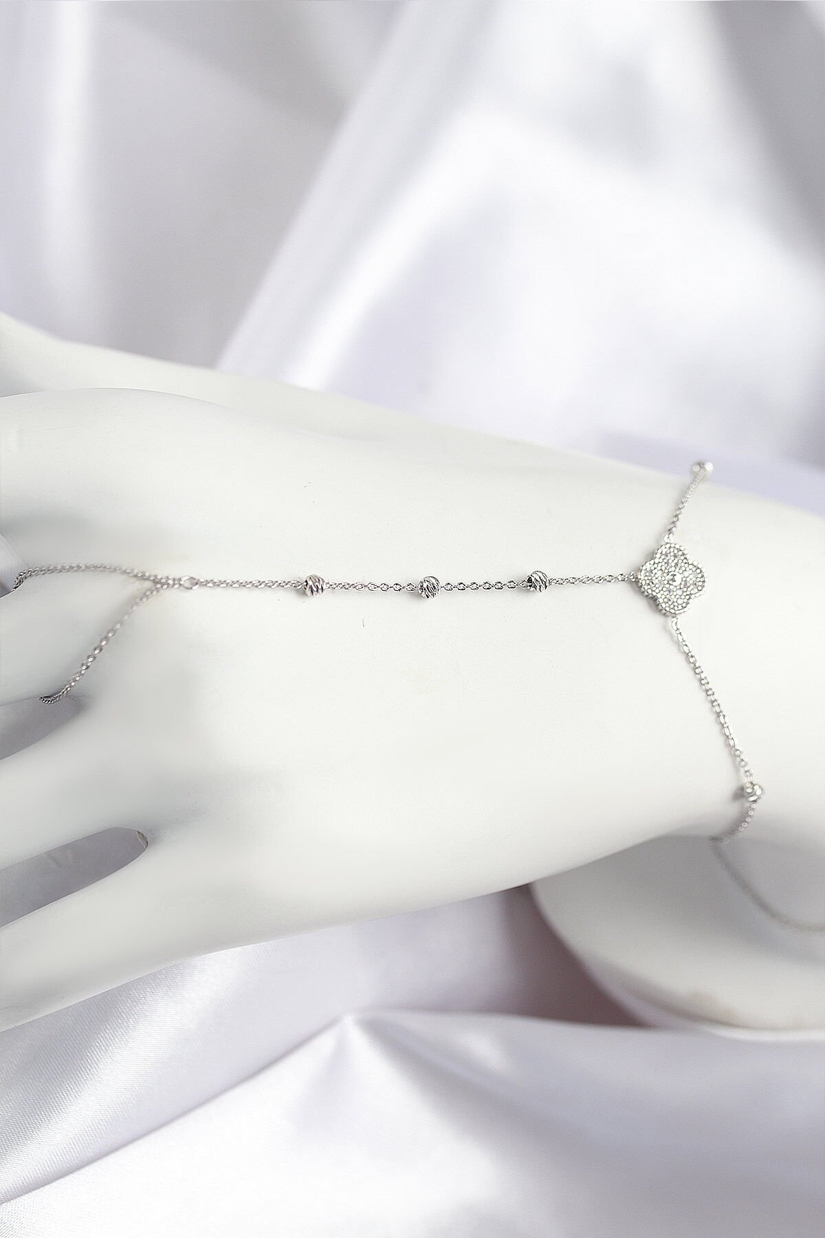 Pirinç Zirkon Taşlı Yonca Model Gümüş Renk Şahmeran - TJ-SN718