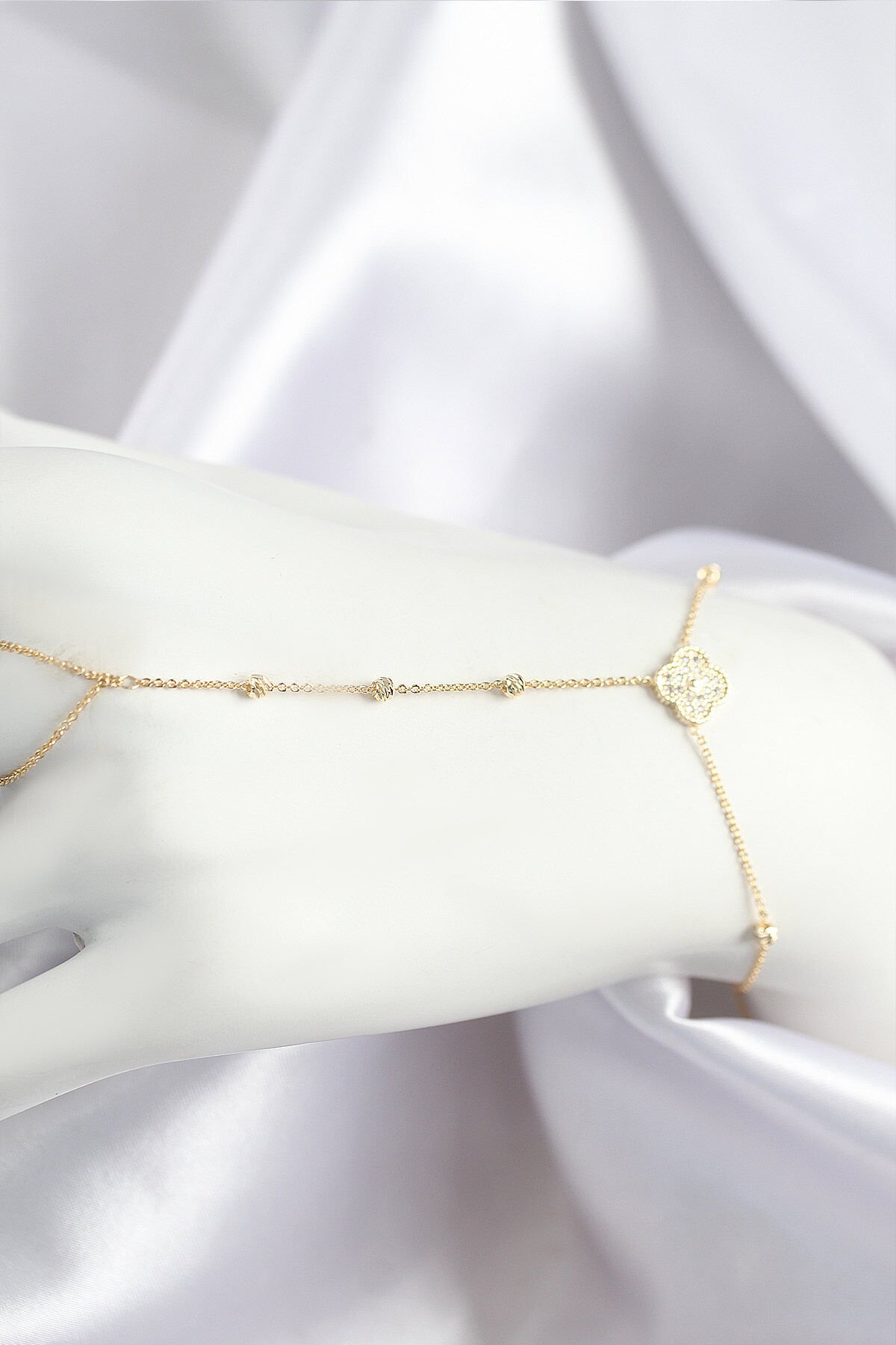 Pirinç Zirkon Taşlı Yonca Model Gold Renk Şahmeran - TJ-SN719