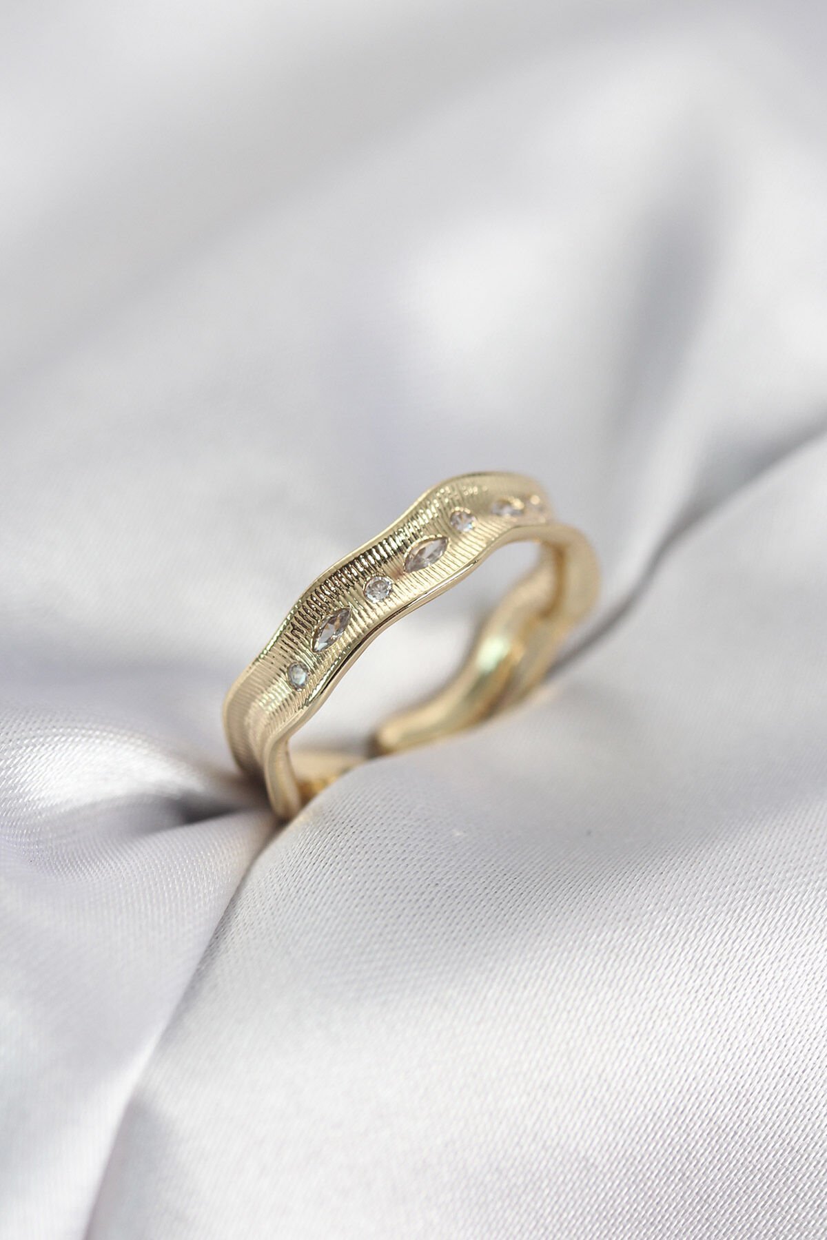 Gold Renk Su Damlası Model Zirkon Taşlı Kadın Yüzük - TJ-BYK4123