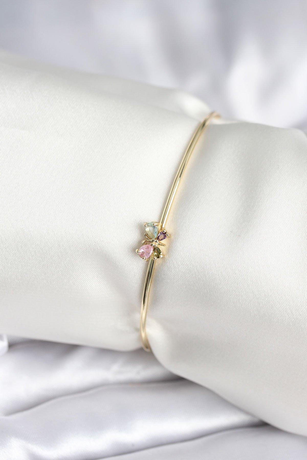 Renkli Kelebek Figür Gold Renk Pirinç Kadın Bileklik - TJ-BB8004